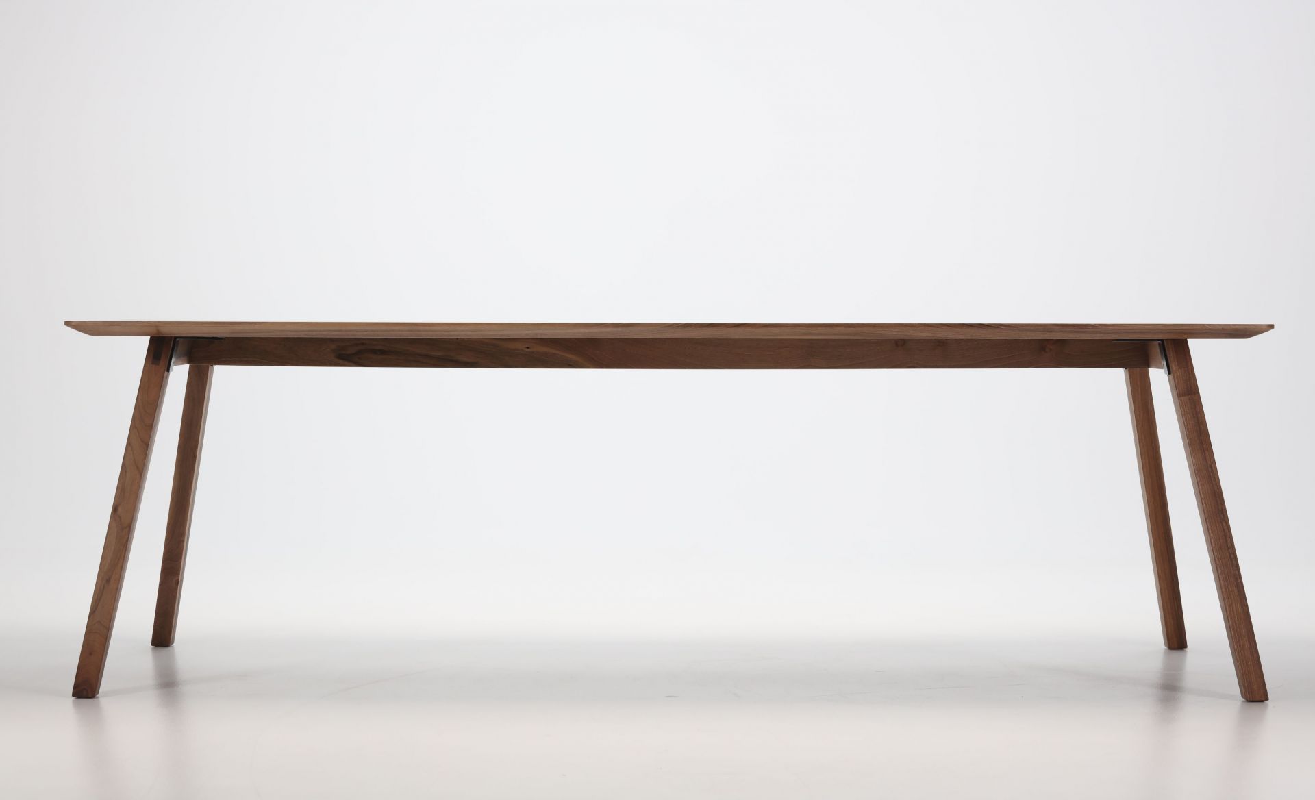 Monk Tisch von Prostoria, Esstisch aus Holz mit schlichtem, modernem Design für Esszimmer.