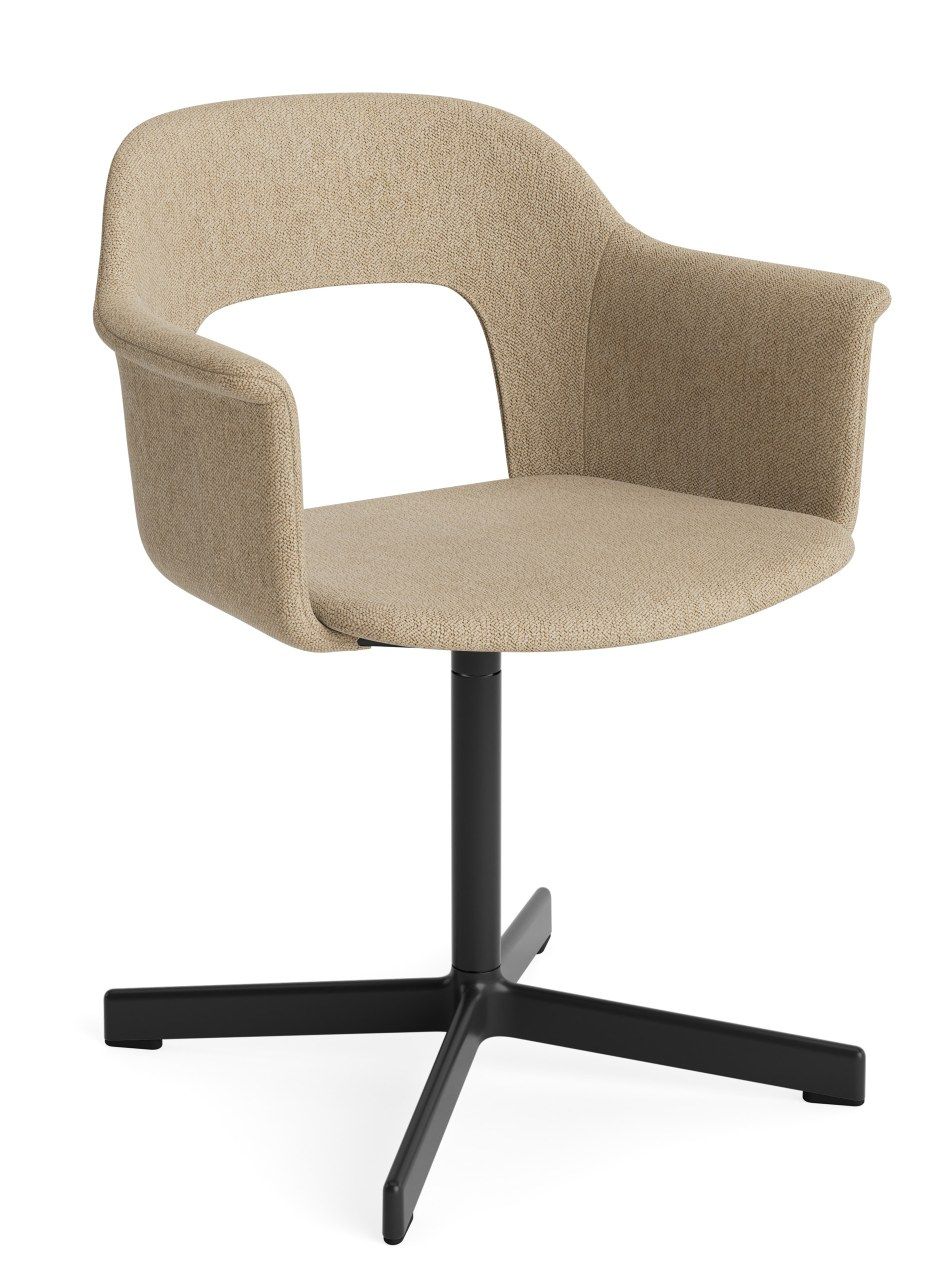 Layout Armchair 234 von Hay, Armlehnstuhl in Beige mit schwarzem Drehfuß für Büro und Wohnzimmer.