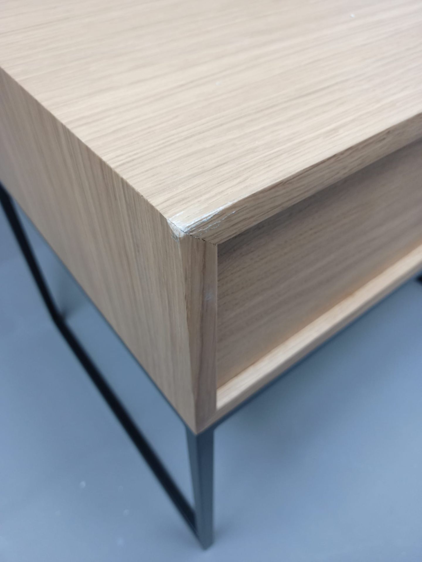 Dina bijzettafel NATUUR EIK Jan Kurtz EXEMPLAAR MET GEBREKEN 