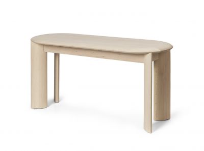 Ferm Living Bevel Bench aus Buche, weiß geölt. Holzbank mit abgerundeten Kanten.