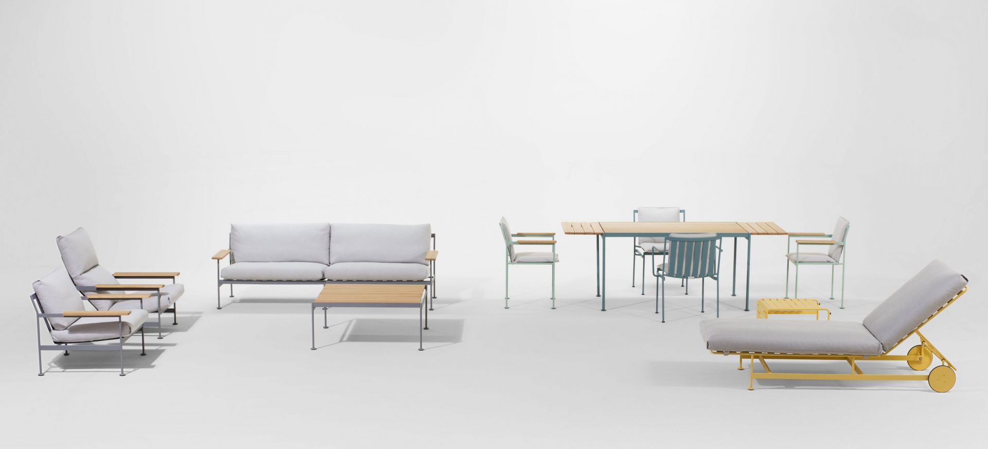 Prostoria Jugo Sessel und Gartenmöbel Set: Sofa, Liege, Tisch und Stühle in modernem Design.