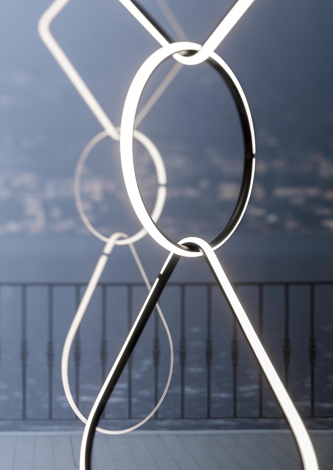 Nahaufnahme der modernen Flos Arrangements Pendelleuchte mit kreisförmigen LED-Elementen vor verschwommenem Hintergrund.