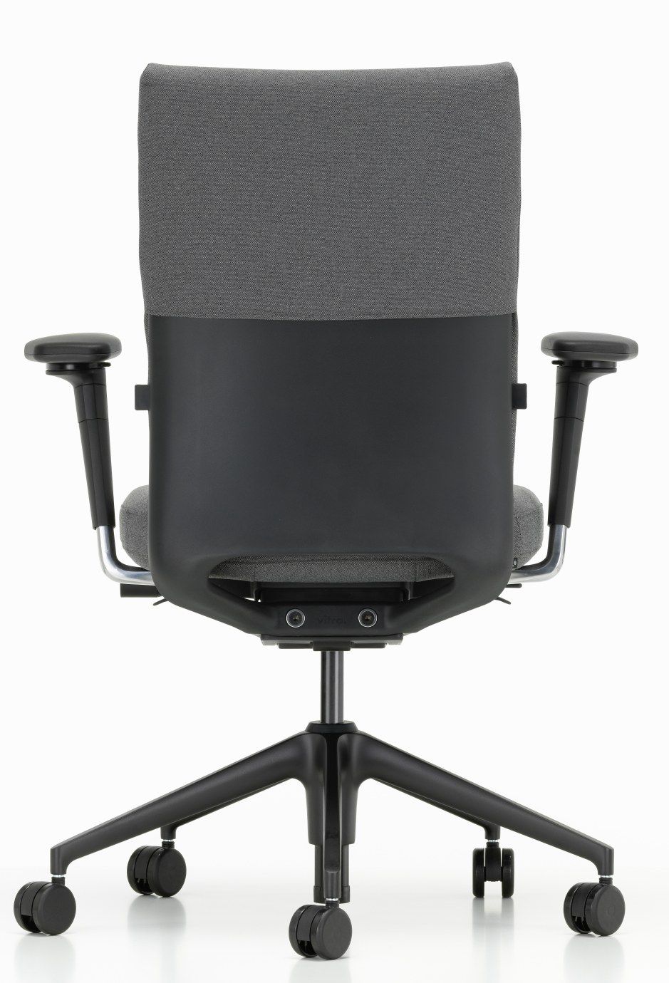Rückansicht des Vitra ID Chair Soft Bürodrehstuhls mit grauem Stoffbezug und schwarzem Fußkreuz.