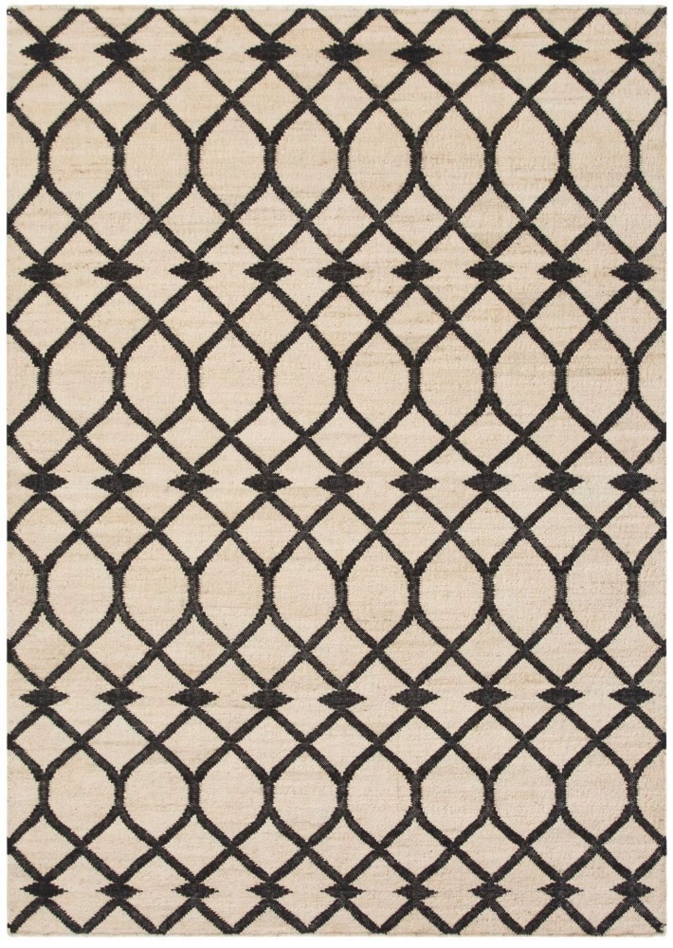 Kilim Teppich mit geometrischem Muster in Weiß und Schwarz, ideal für Wohnzimmer.