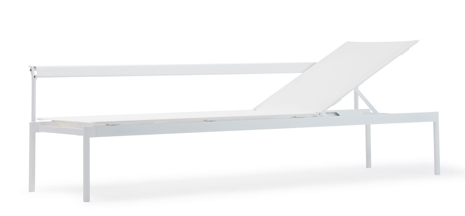 Weiße Sol + Luna Sonnenliege von Extremis für den Außenbereich, modernes Design mit verstellbarer Rückenlehne.
