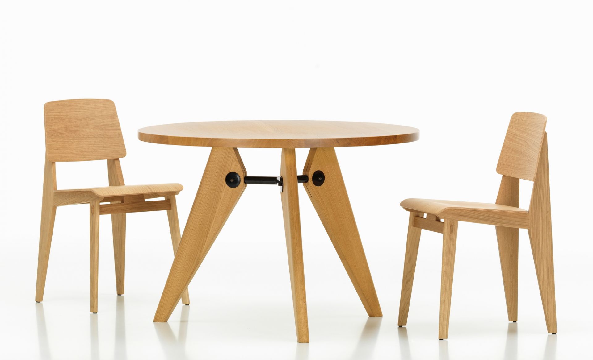Vitra Chaise Tout Bois Stuhl und Holztisch Essgruppe, helles Holz, modernes Design für Esszimmer.