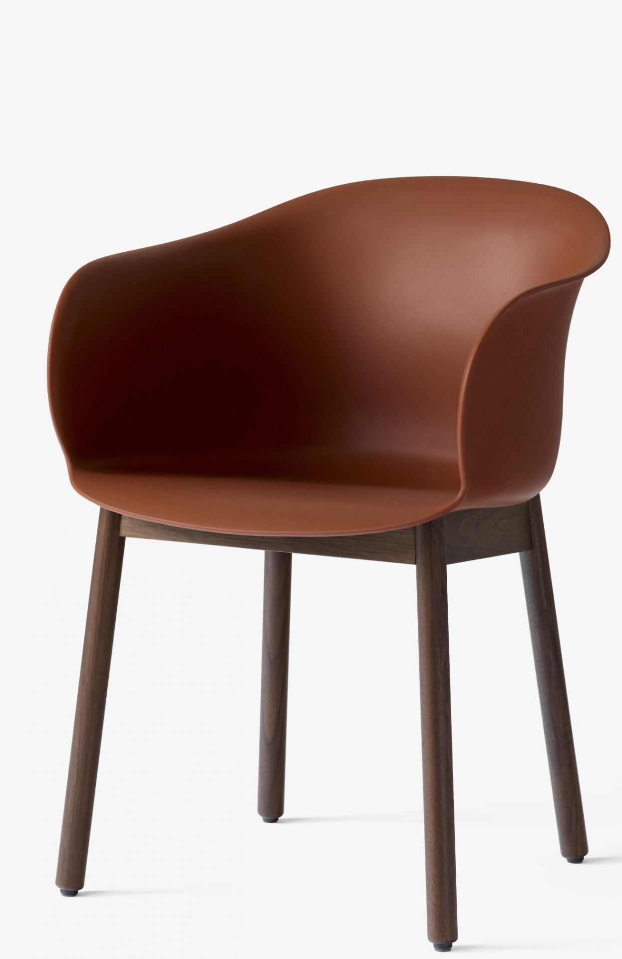 Elefy Lounge Chair JH30 Sessel von AndTradition mit brauner Sitzschale und dunklem Holzgestell.