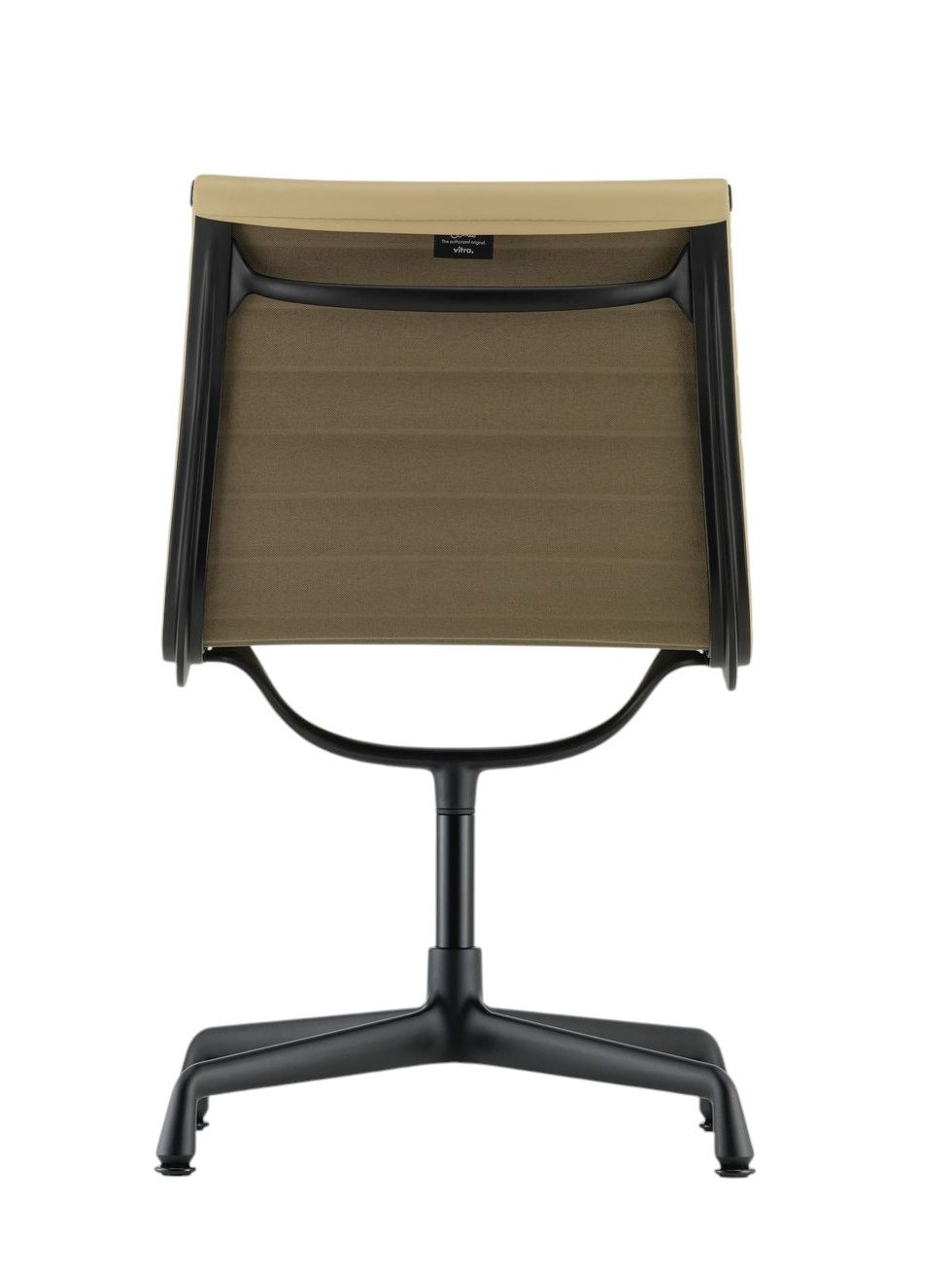Rückansicht des Vitra Aluminium Chair EA 101 mit beigem Bezug und schwarzem Aluminiumgestell.