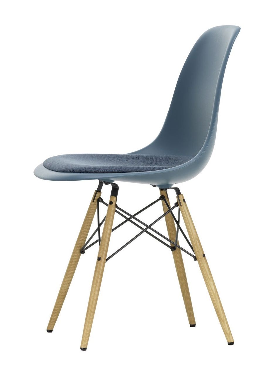 Eames DSW Stuhl von Vitra in Blau mit Sitzpolster und Holzbeinen.