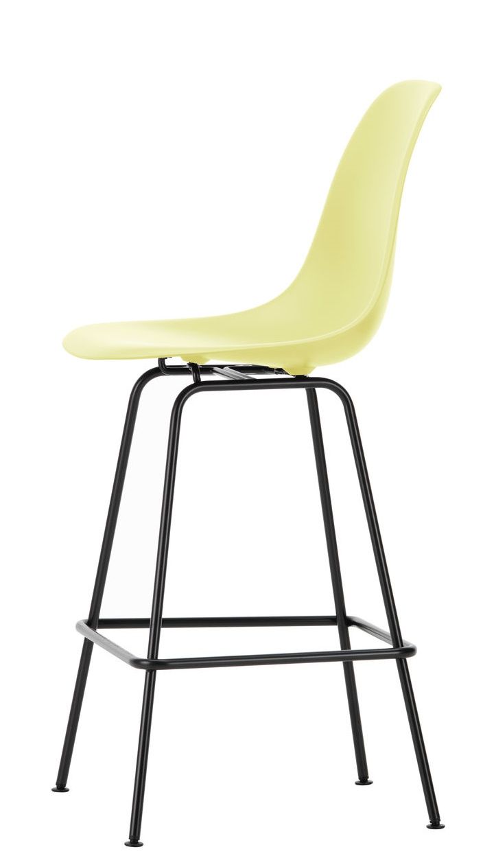 Eames Plastic Bar Stool von Vitra, gelber Design-Barhocker mit schwarzem Metallgestell.