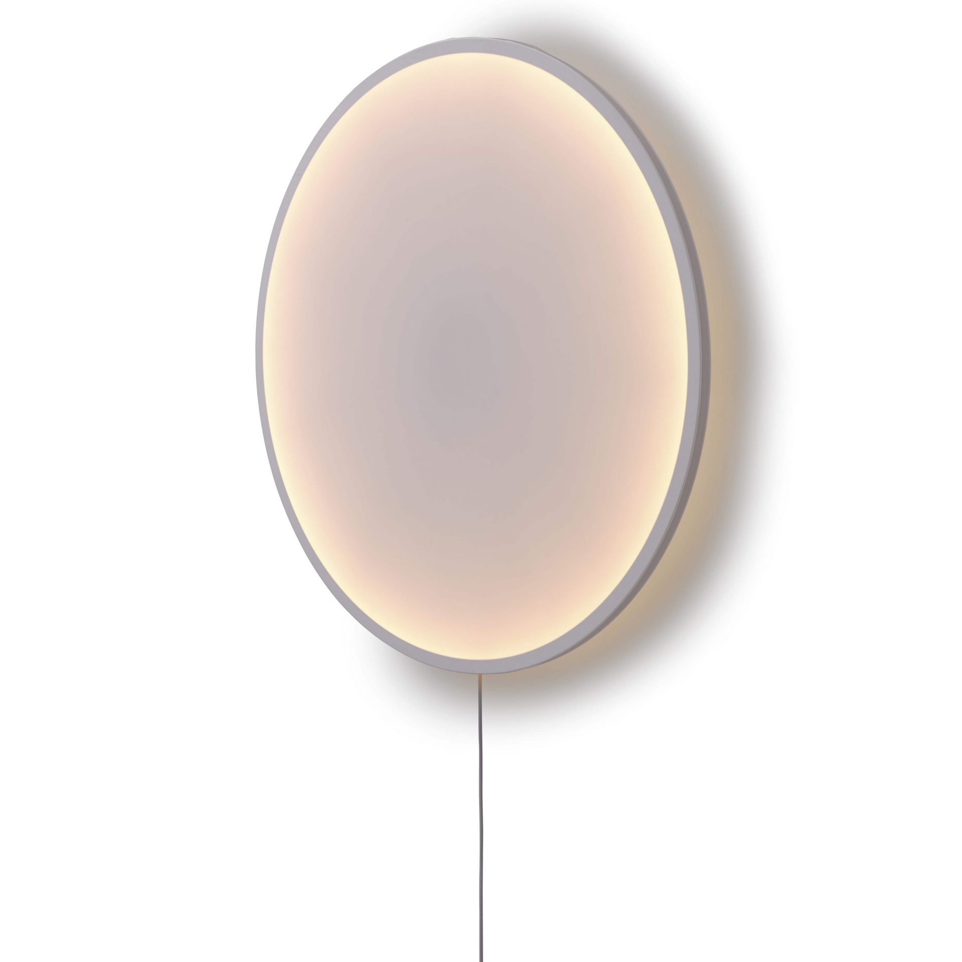 Nahaufnahme der runden Calm Wall Lamp Wandleuchte von Muuto an einer weißen Wand.