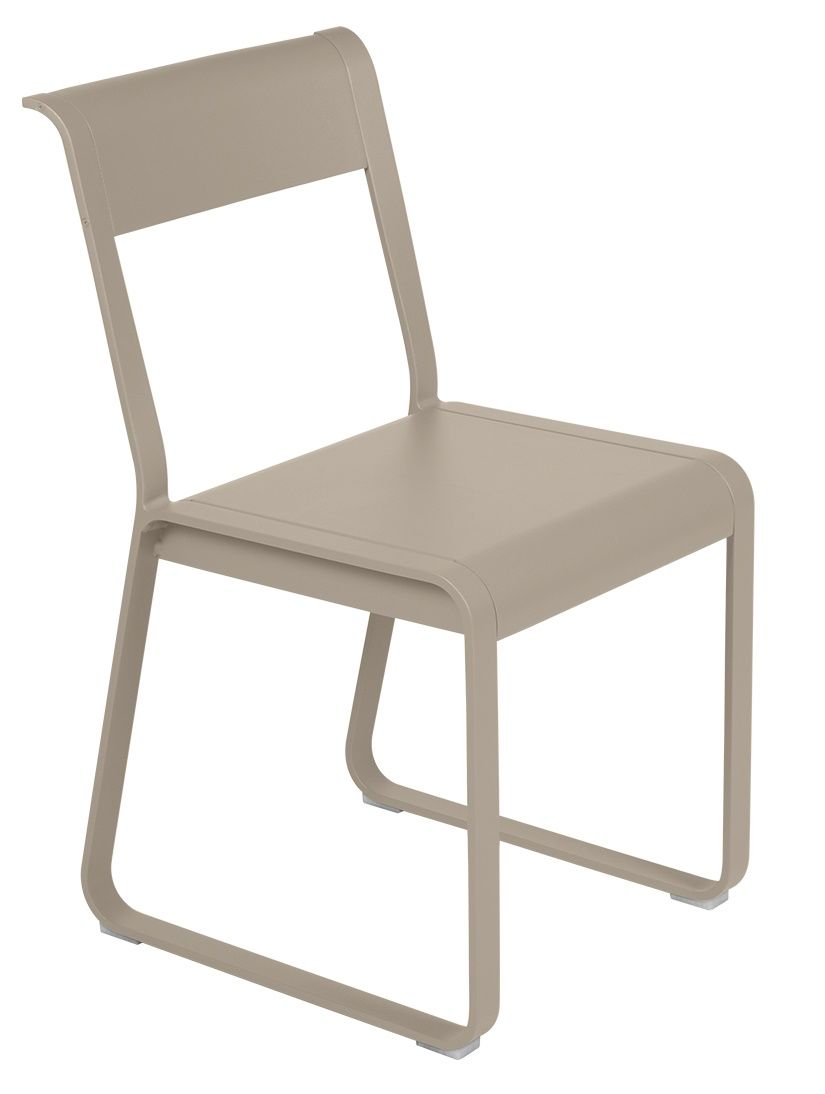 Bellevie Stuhl in Muskat: Moderner Outdoor-Stuhl von Fermob, ideal für Garten und Terrasse.