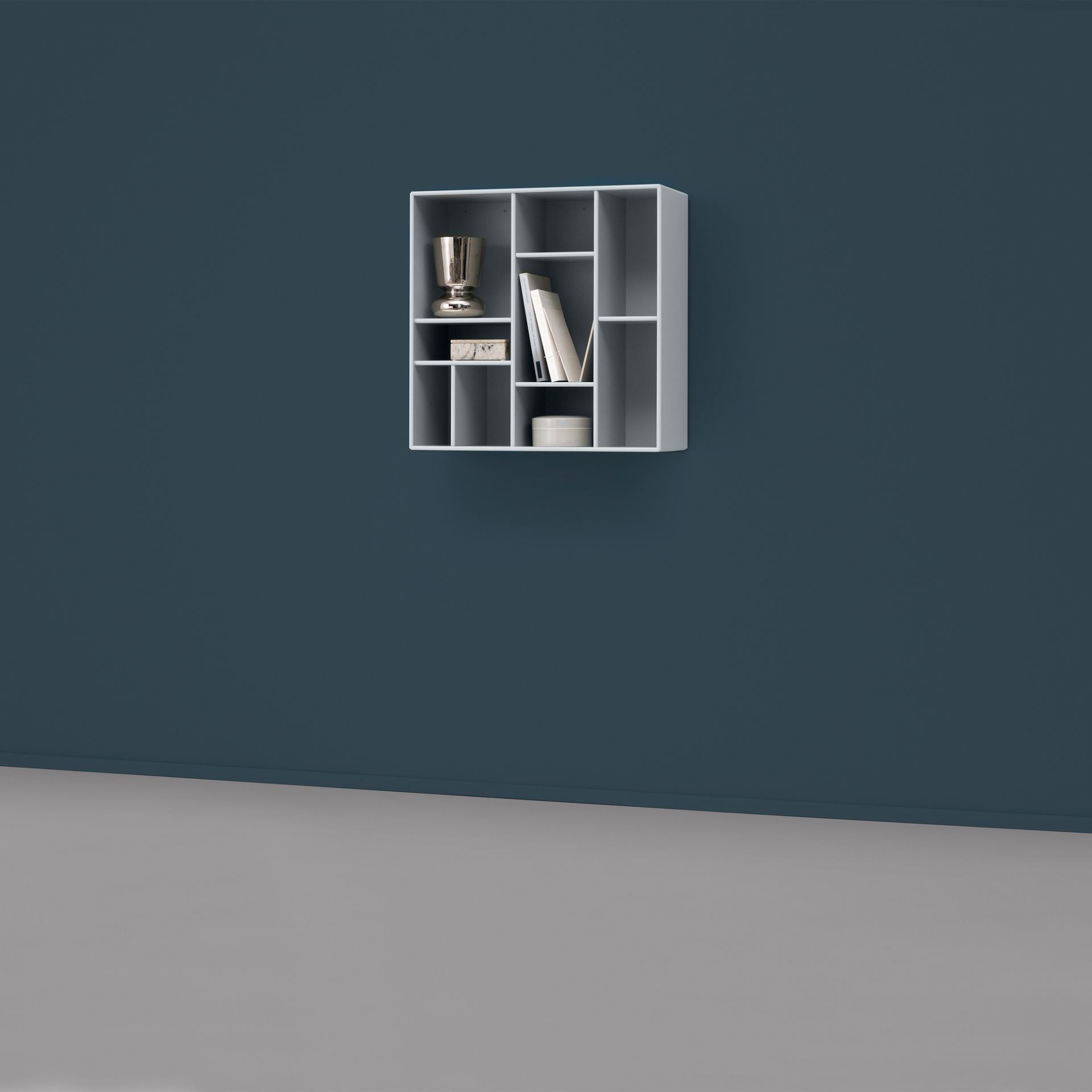 Weißes Compile Wandregal von Montana, modernes Design mit Fächern, zur Wandmontage für Bücher und Deko.