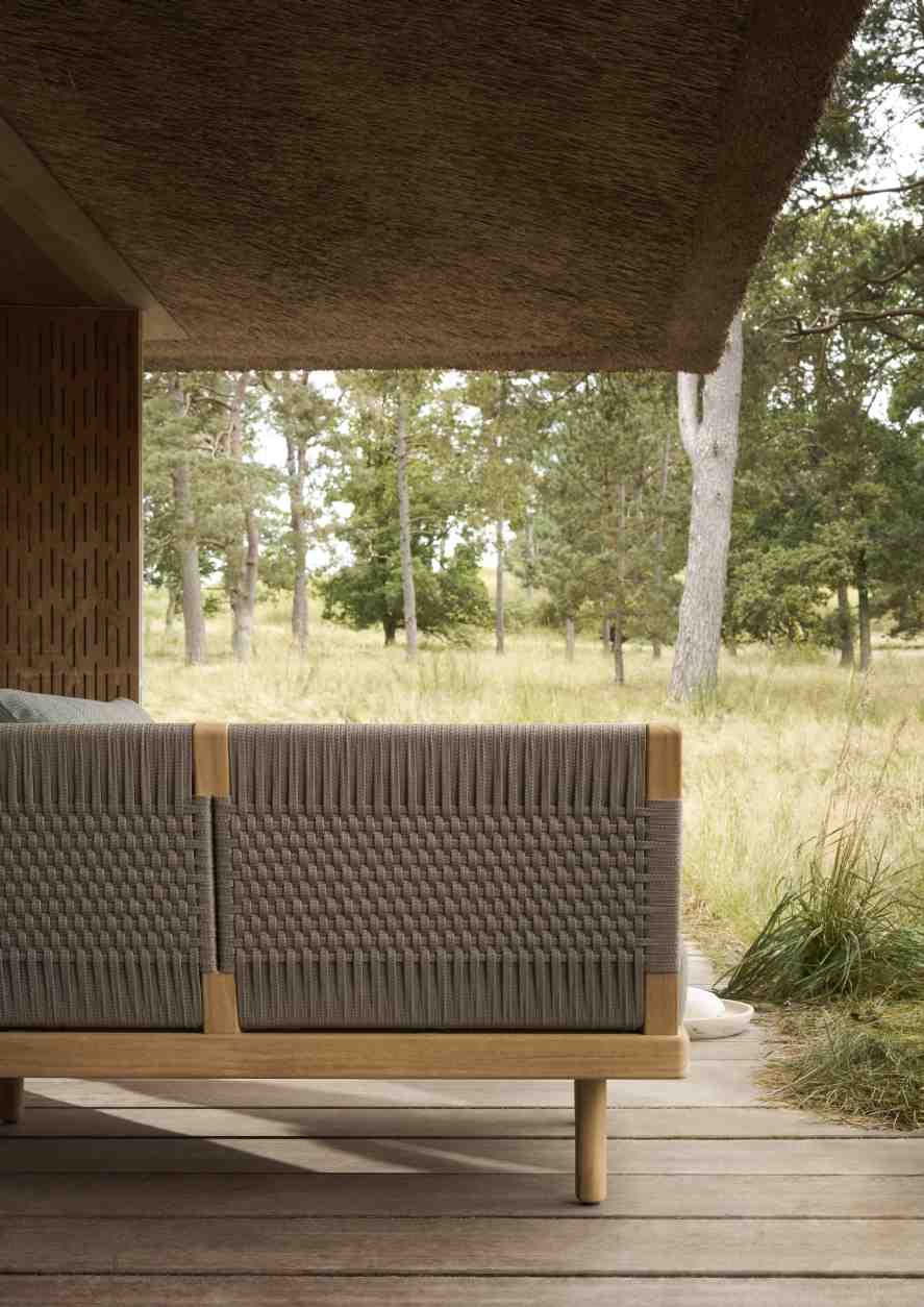 E541 Embrace Sofa Modul von Carl Hansen & Søn, Outdoor-Möbel mit gewebter Rückenlehne.