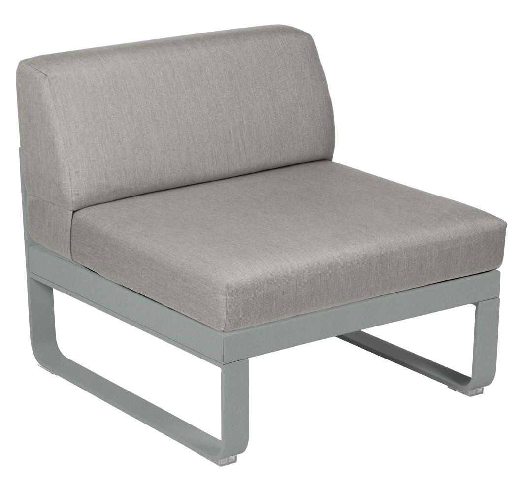 Graues Bellevie Outdoor Sofa Modul Mitte von Fermob, 1-Sitzer mit Kissen.