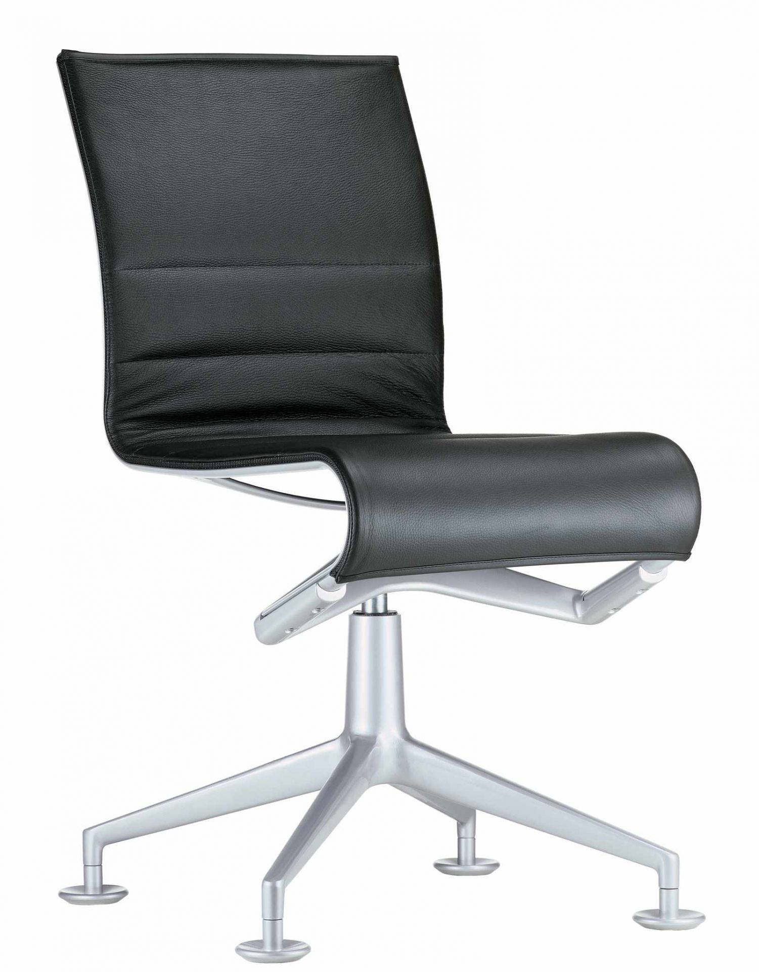 Meetingframe Drehstuhl: Schwarzer Bürostuhl mit Lederbezug und silberfarbenem Fußkreuz für modernes Bürodesign.