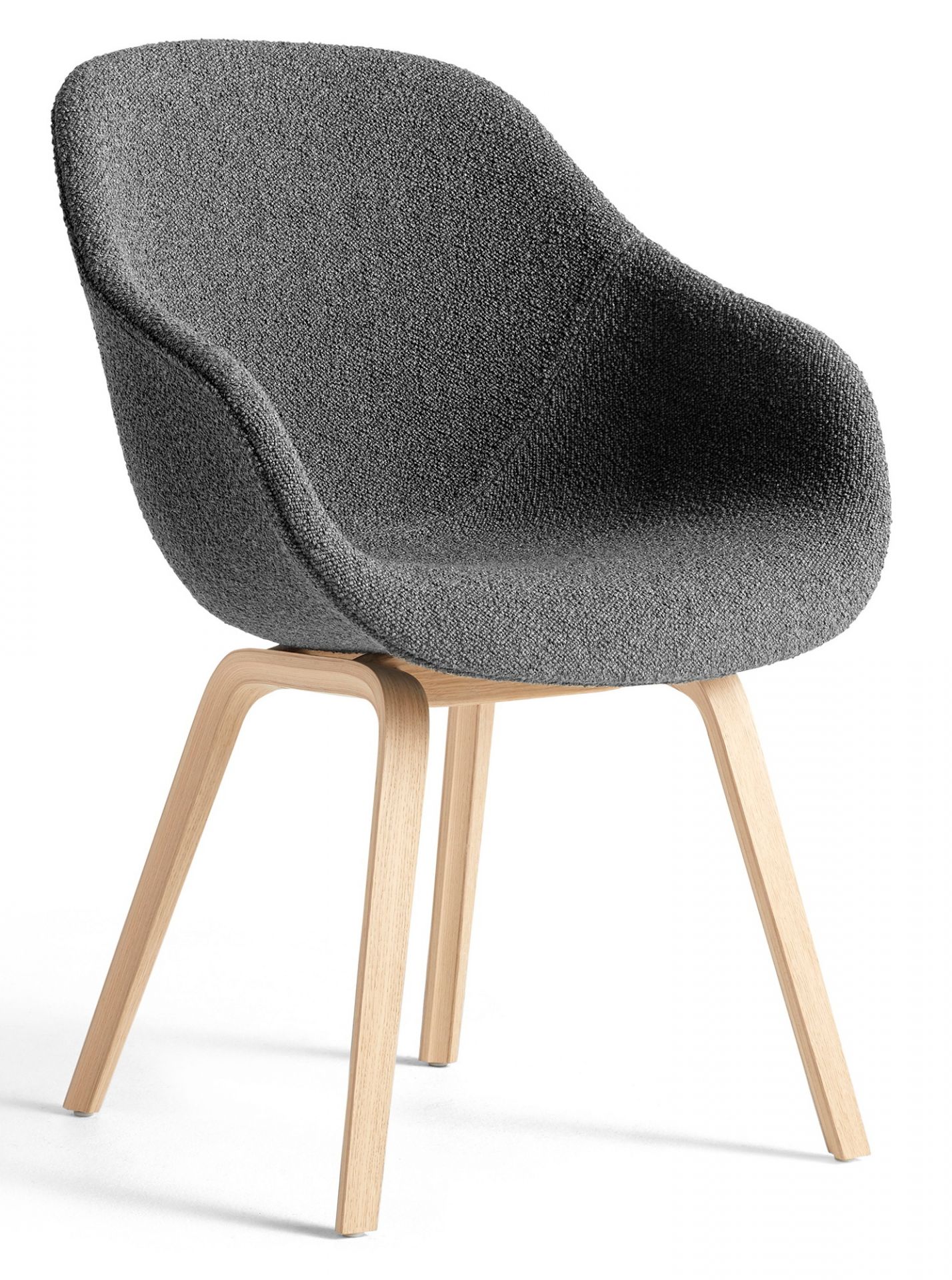 Grauer About a Chair AAC123 Stuhl von Hay mit Holzbeinen, ideal für Wohnzimmer und Büro.
