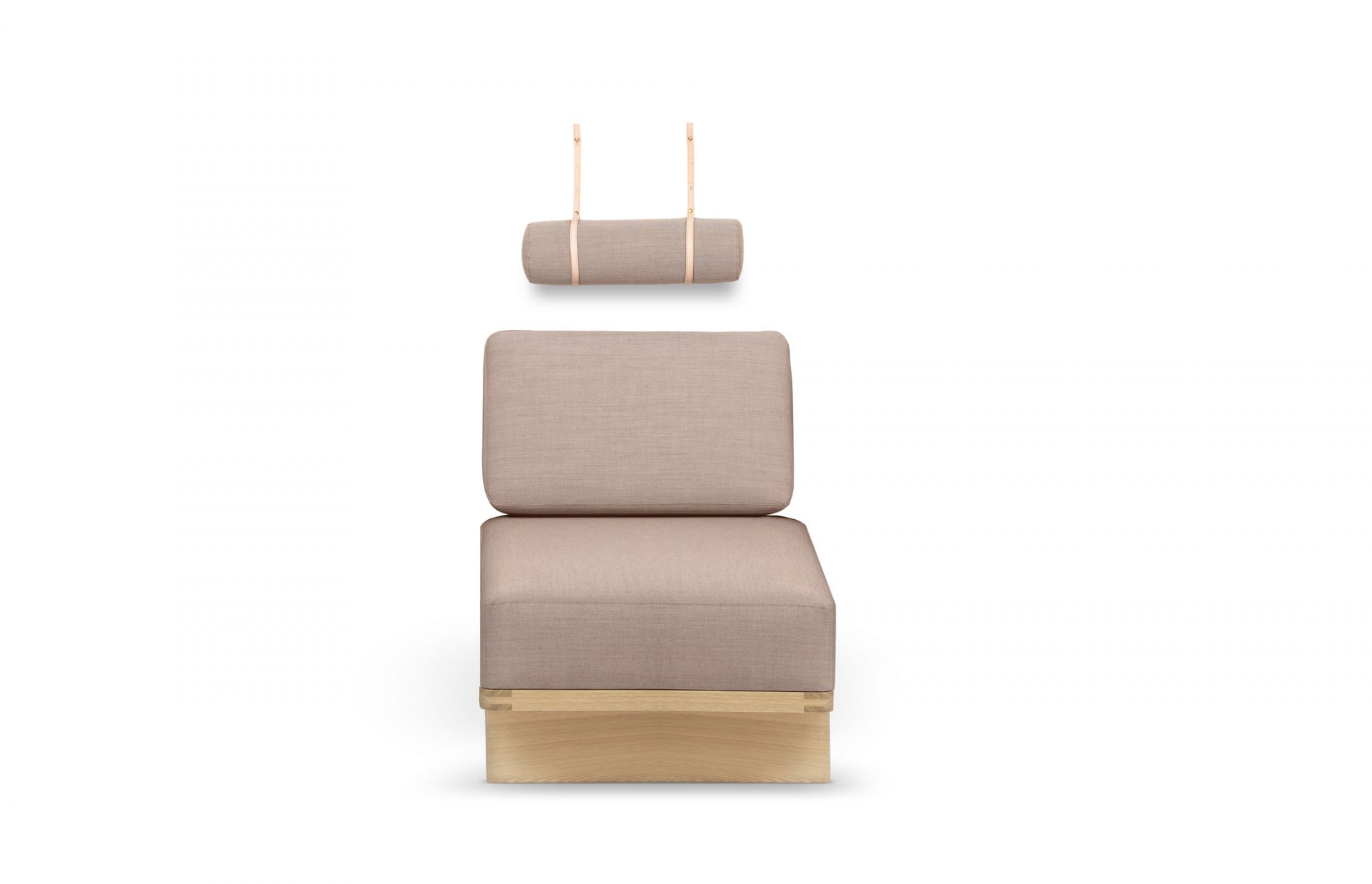 Daybed BM0865 von Carl Hansen: Beiges Tagesbett mit Holzrahmen und Nackenkissen. Modernes Design.