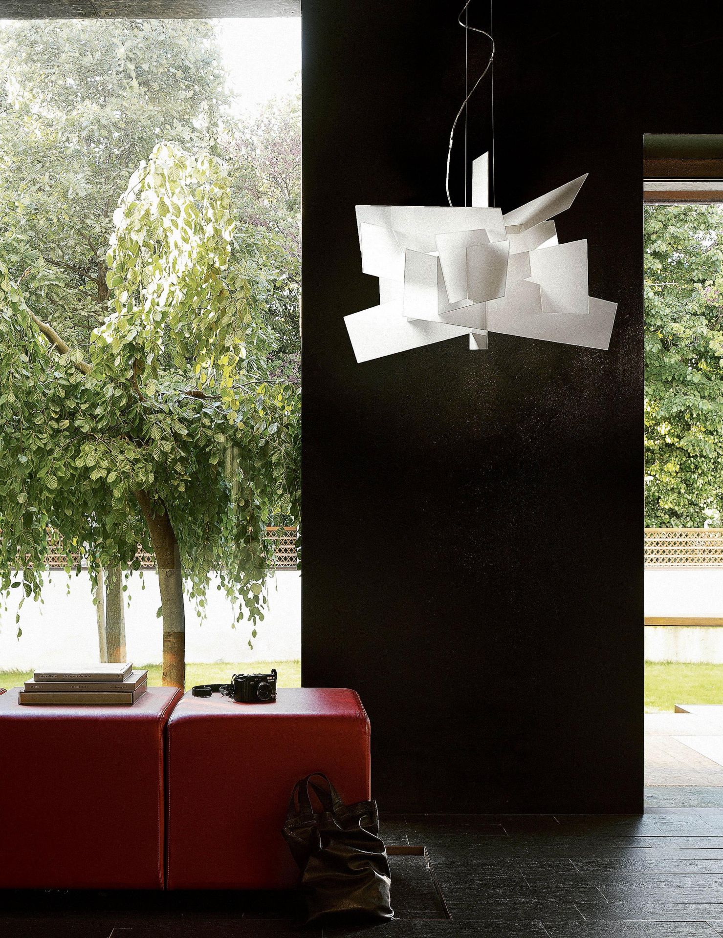 Weiße Big Bang Hängeleuchte von Foscarini, moderne Designerlampe für Wohnzimmer und Esszimmer.