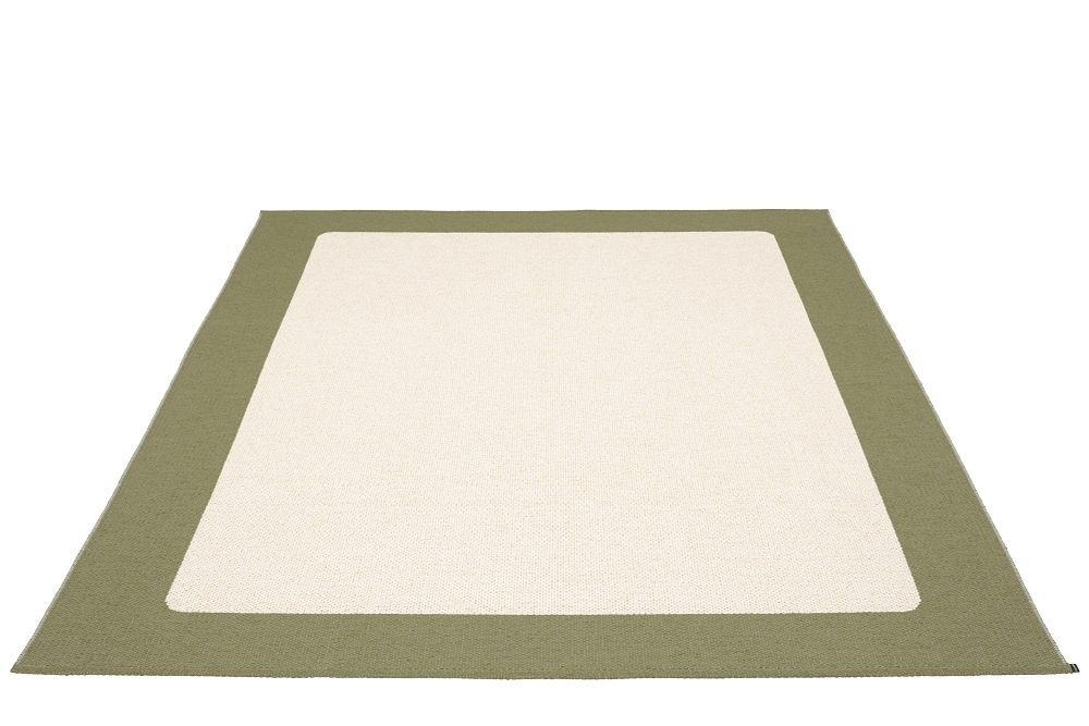 Ilda Kunststoffteppich 180x180 cm von Pappelina in Kiefer-Grün und Beige, ein moderner Teppich.