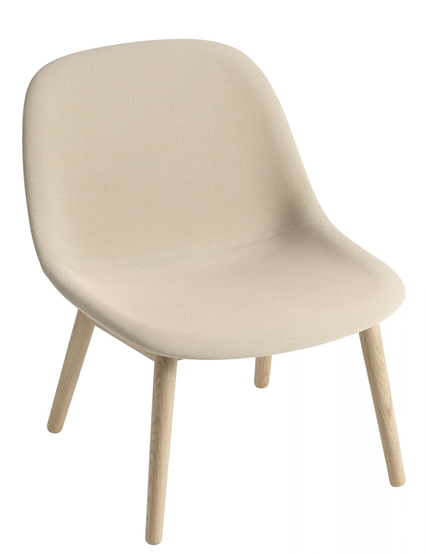 Beiger Fiber Lounge Chair von Muuto mit Holzgestell, moderner Sessel für Wohnzimmer.