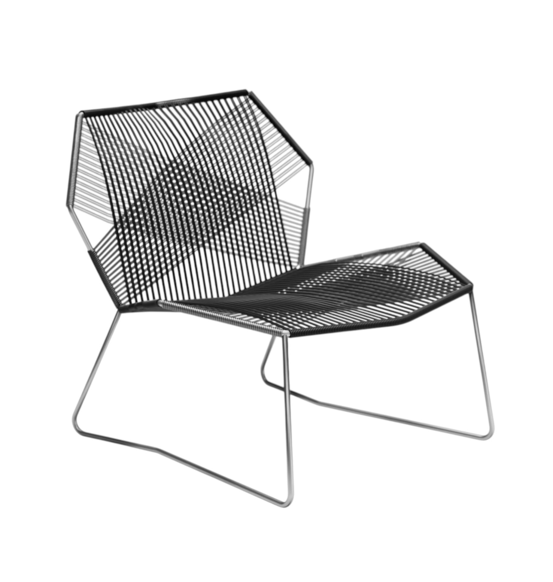 Tropicalia TR0 Sessel von Moroso, Outdoor Sitzmöbel aus schwarzem Polymer mit silbernem Metallgestell.