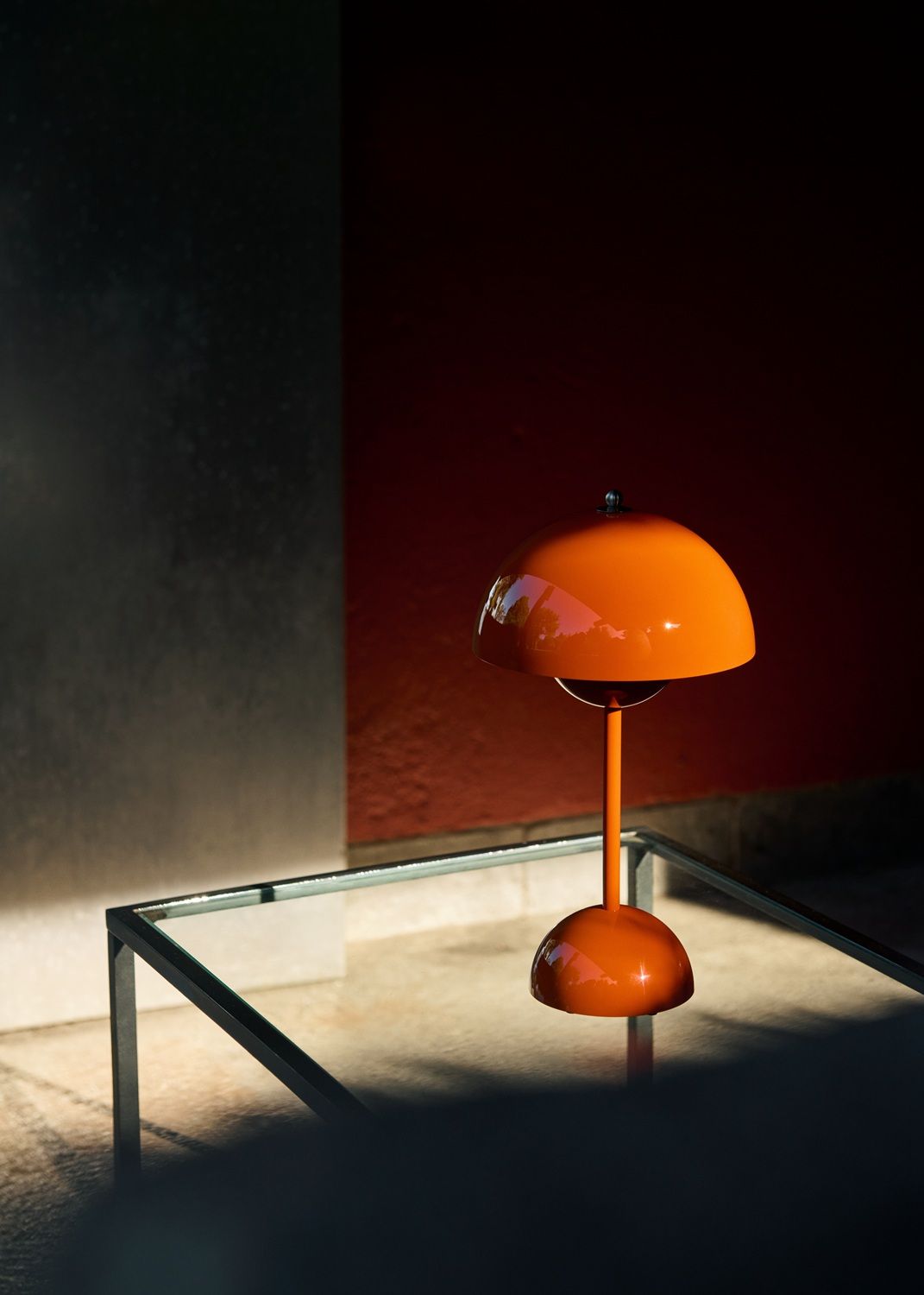 Flowerpot VP9 draagbare acculamp / tafellamp met USB-aansluiting van AndTradition
