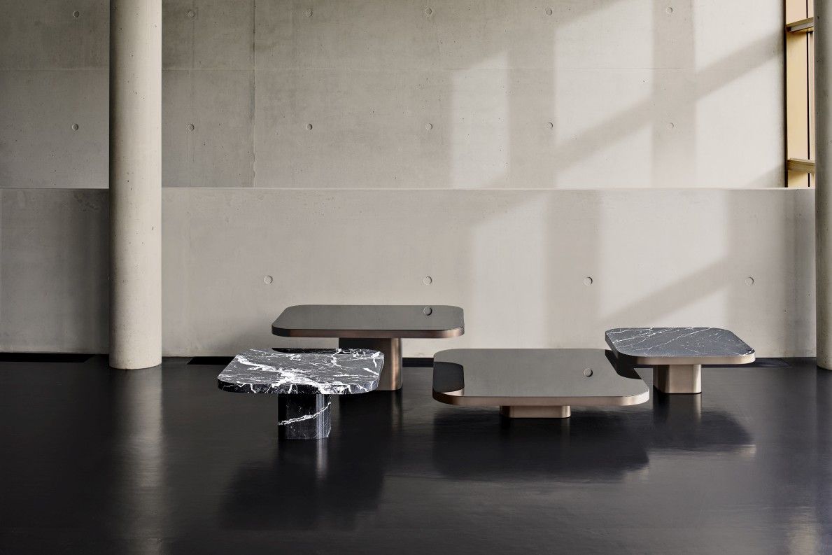 Bow Coffee Table Couchtische No. 2 von ClassiCon, verschiedene Größen und Materialien, Marmor und Glas.