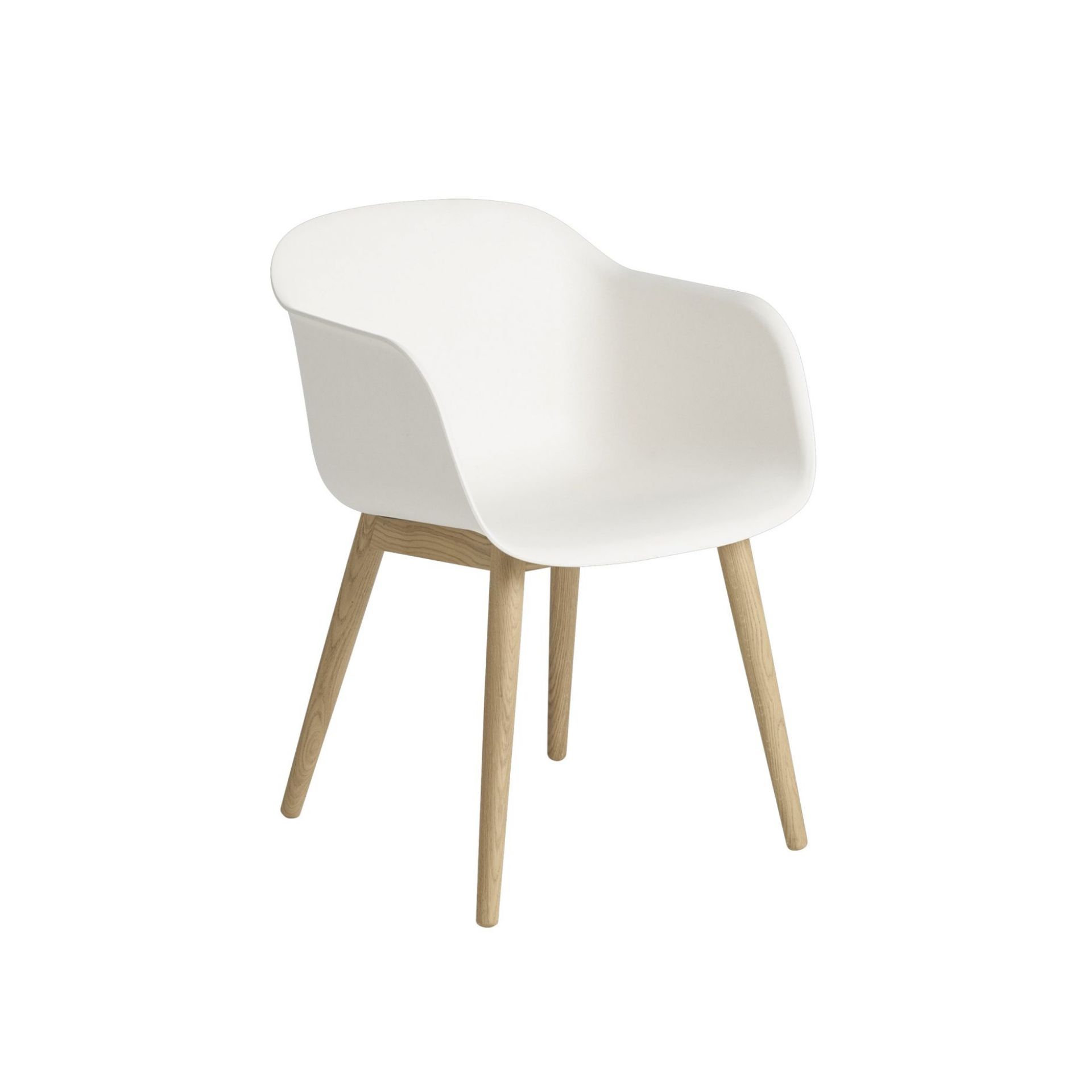 Weißer Fiber Armchair von Muuto mit Holzgestell, moderner skandinavischer Design Stuhl für Esszimmer und Wohnbereich.