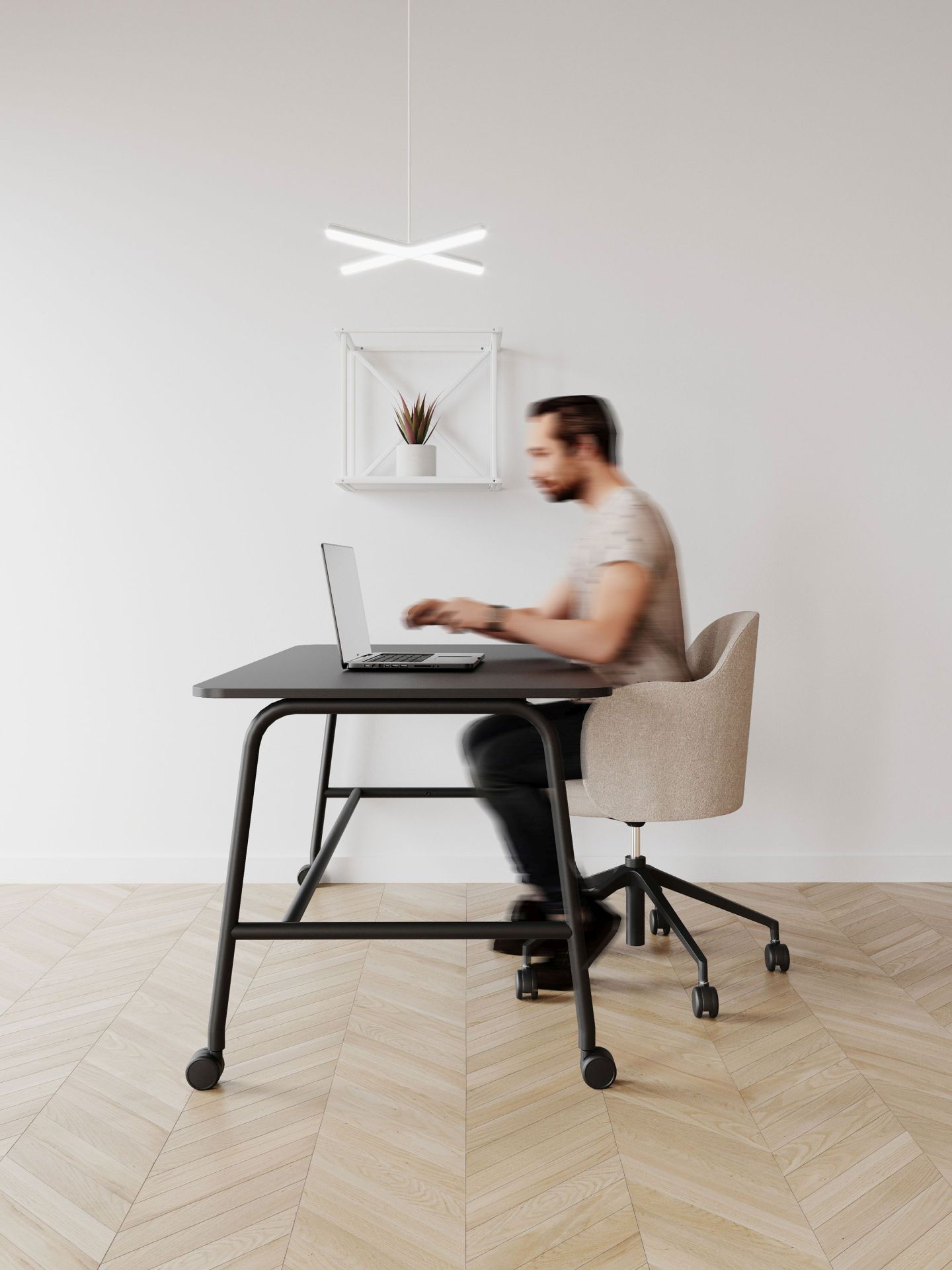 flos FS KP 5R Drehstuhl von Bejot im modernen Büro, Person arbeitet am Laptop.