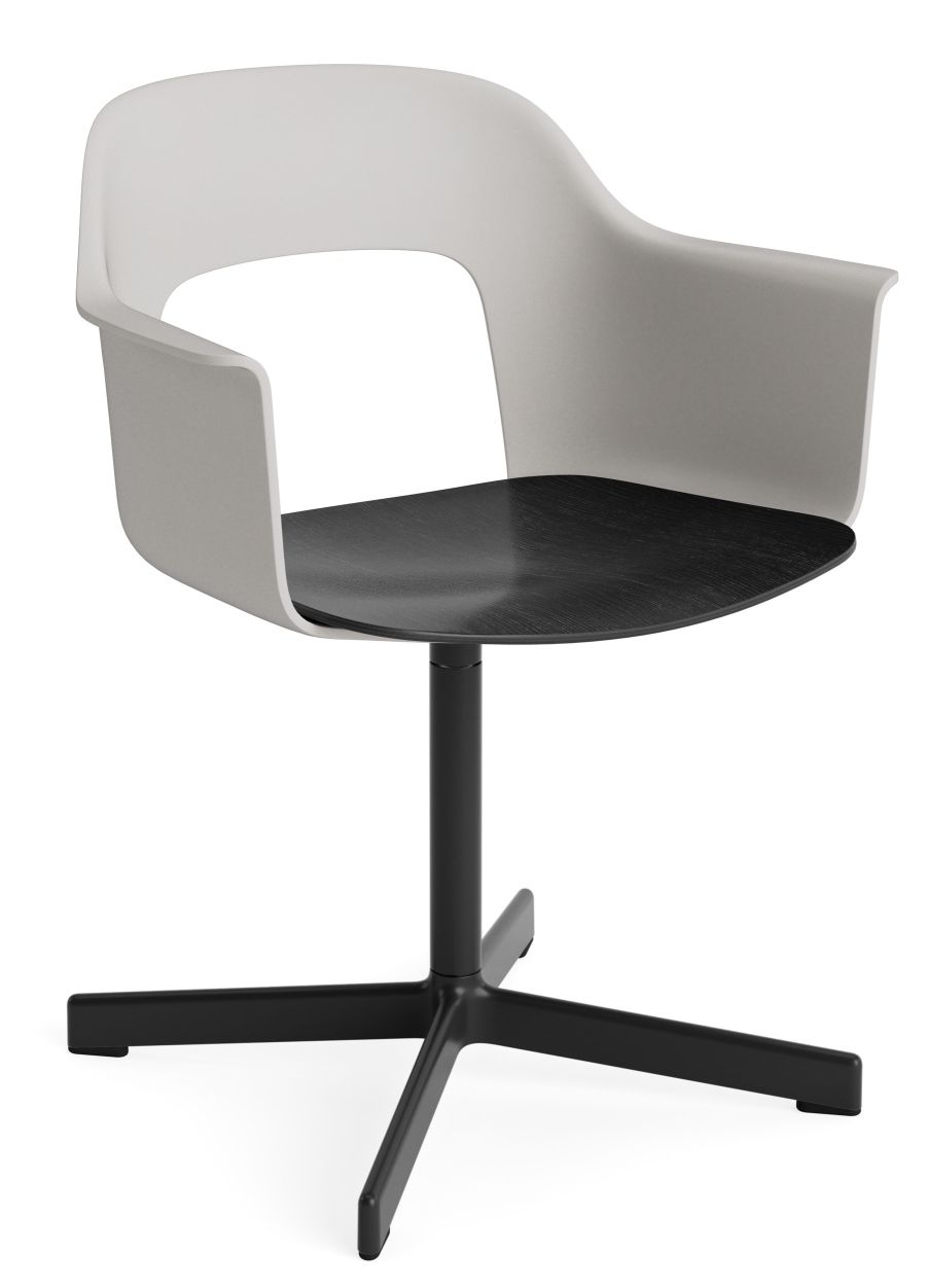 Layout Armchair 232 von Hay: Moderner Armlehnstuhl mit grauem Kunststoffrahmen und schwarzer Sitzfläche auf schwarzem Fußkreuz.