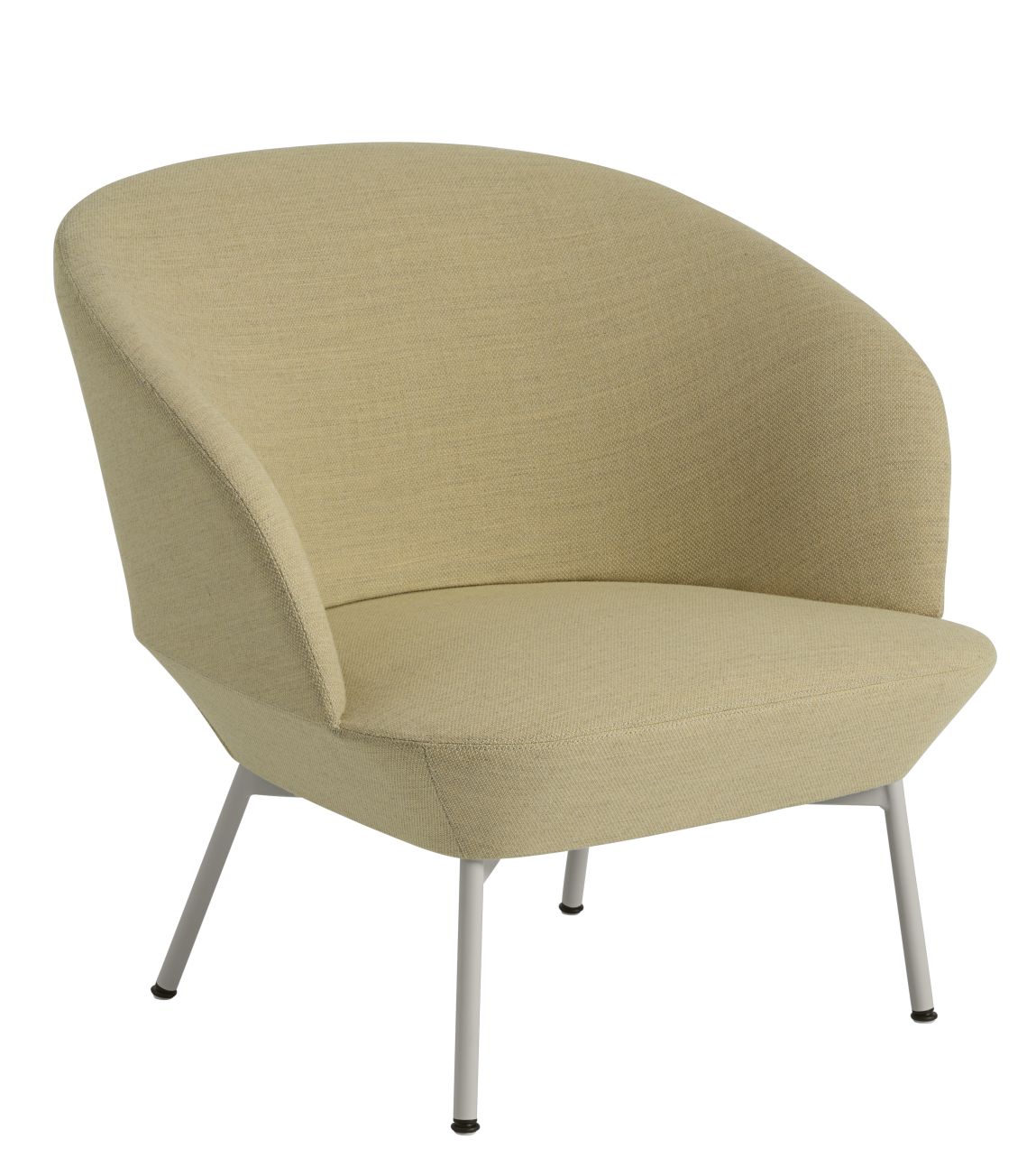 Beiger Oslo Sessel von Muuto mit Stoffbezug und filigranem, grauem Metallgestell für modernes Wohnzimmerdesign.