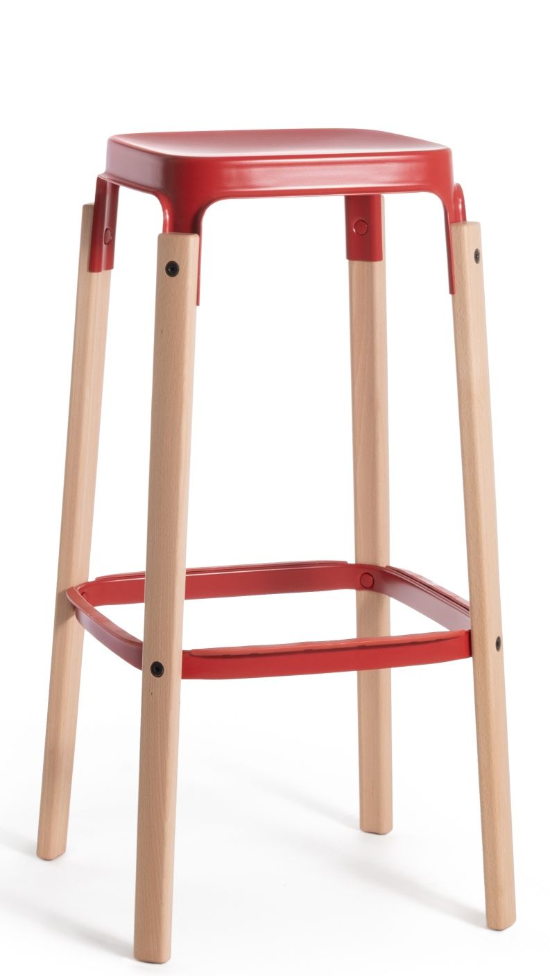 Roter Steelwood Stool Barhocker von Magis mit Holzbeinen und Fußstütze, modernes Möbeldesign für Küche oder Bar.