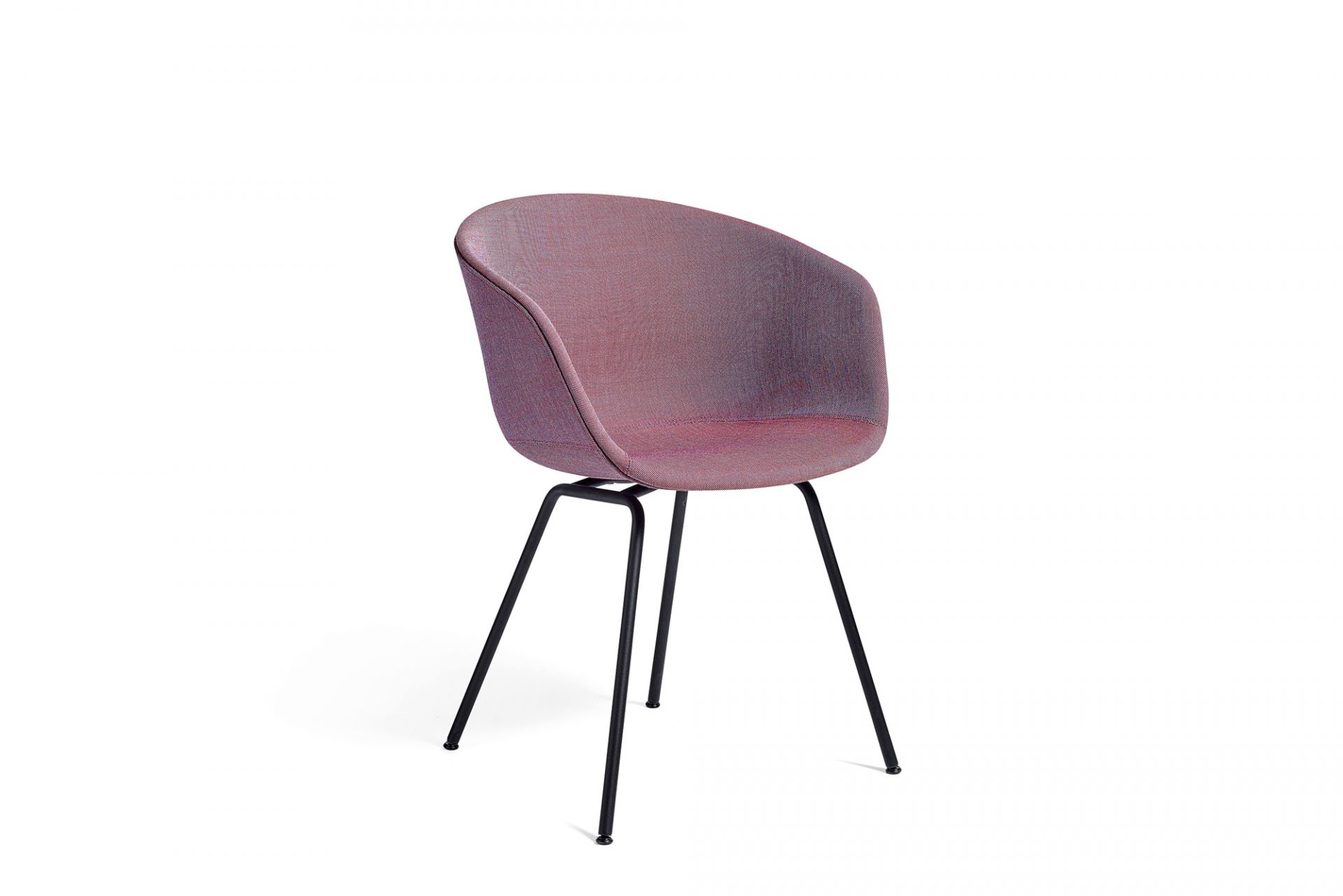 About A Chair AAC27 Stuhl von Hay mit Vollpolster in Rosa und schwarzem Gestell.