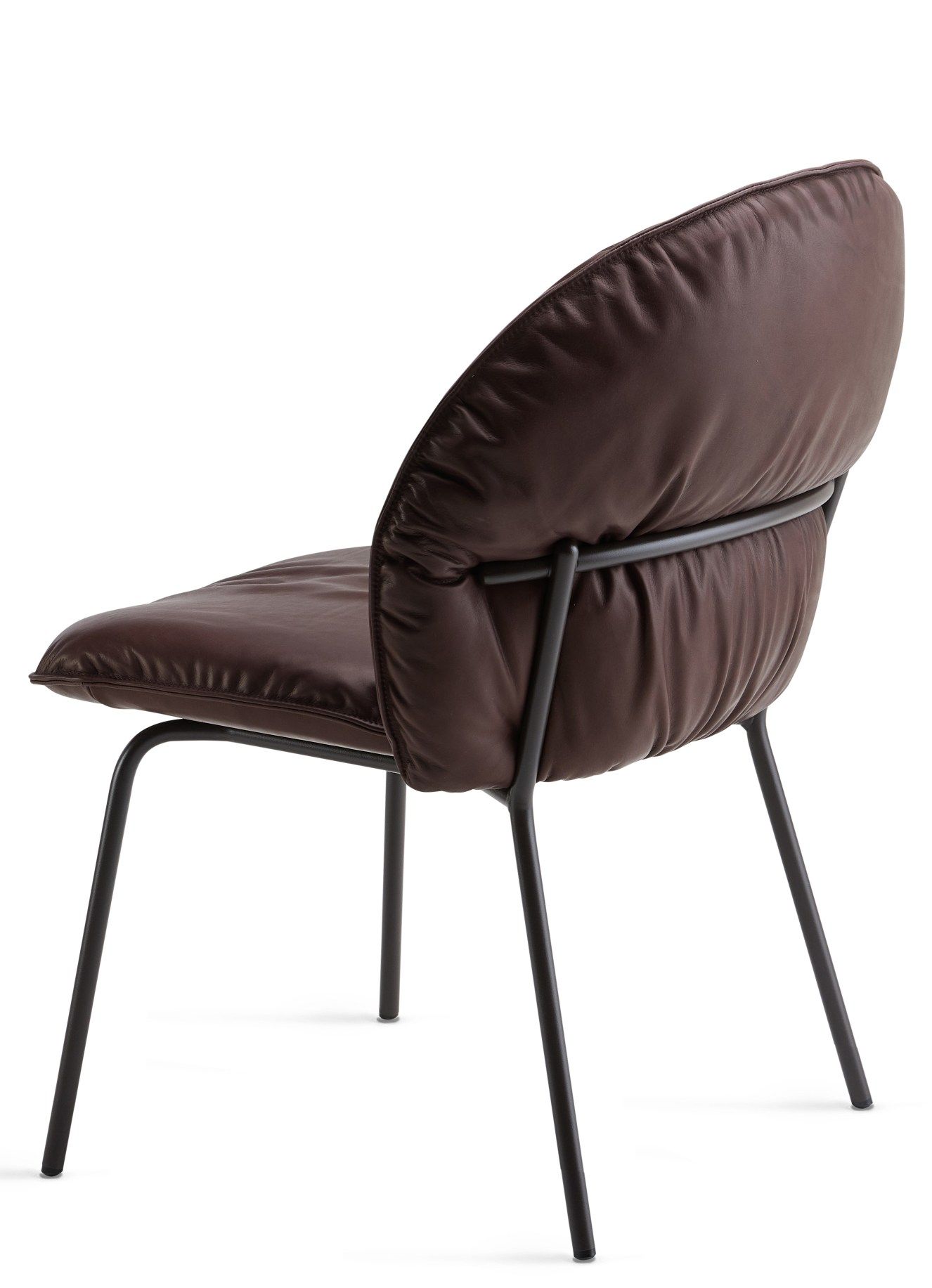 Marie Low Dining Chair von Freifrau Manufaktur, brauner Lederstuhl mit schwarzem Metallgestell, Rückenansicht.