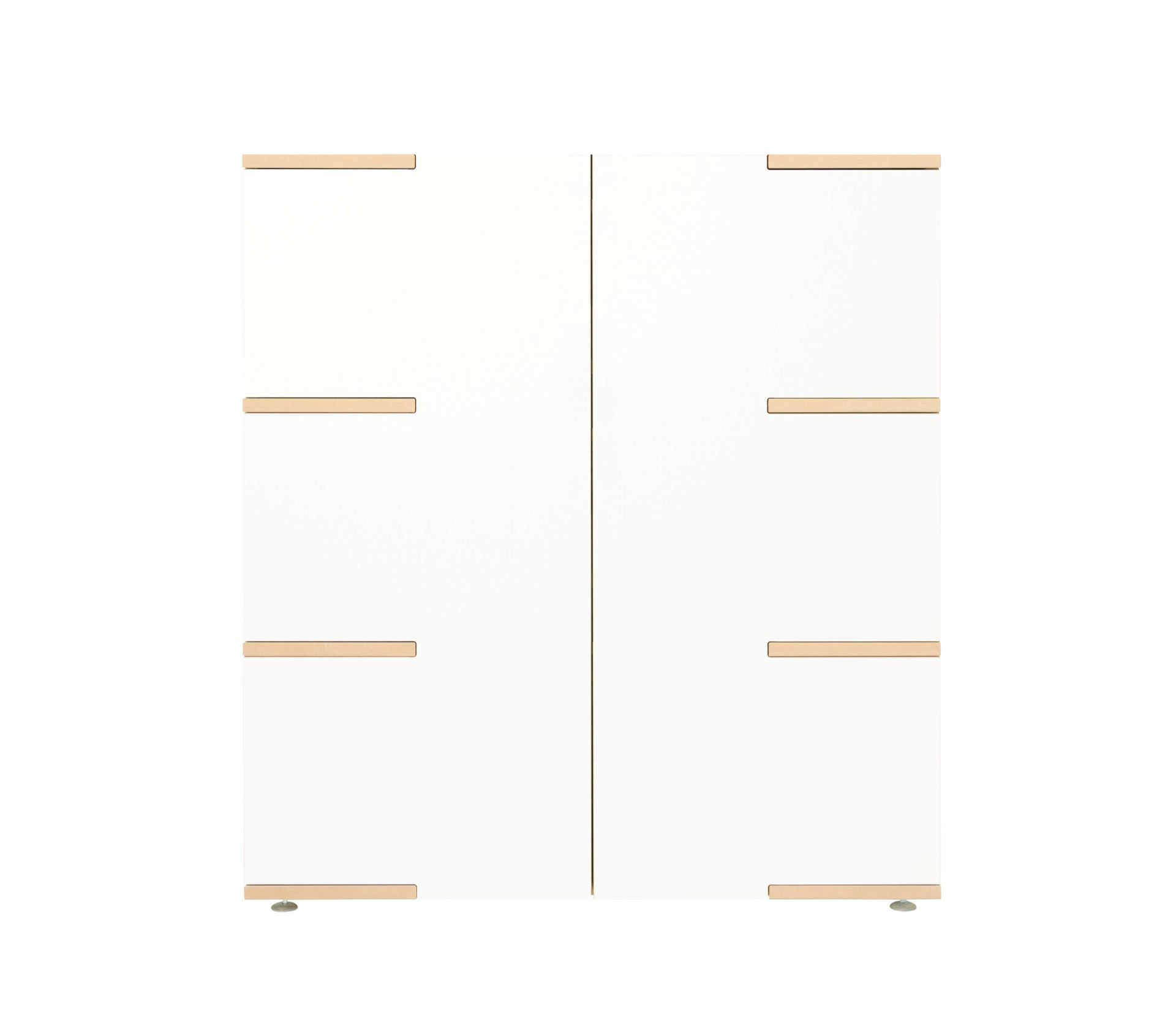 Weißes Tojo Sideboard mit zwei Türen und hellen Holzgriffen für modernes Wohnen.