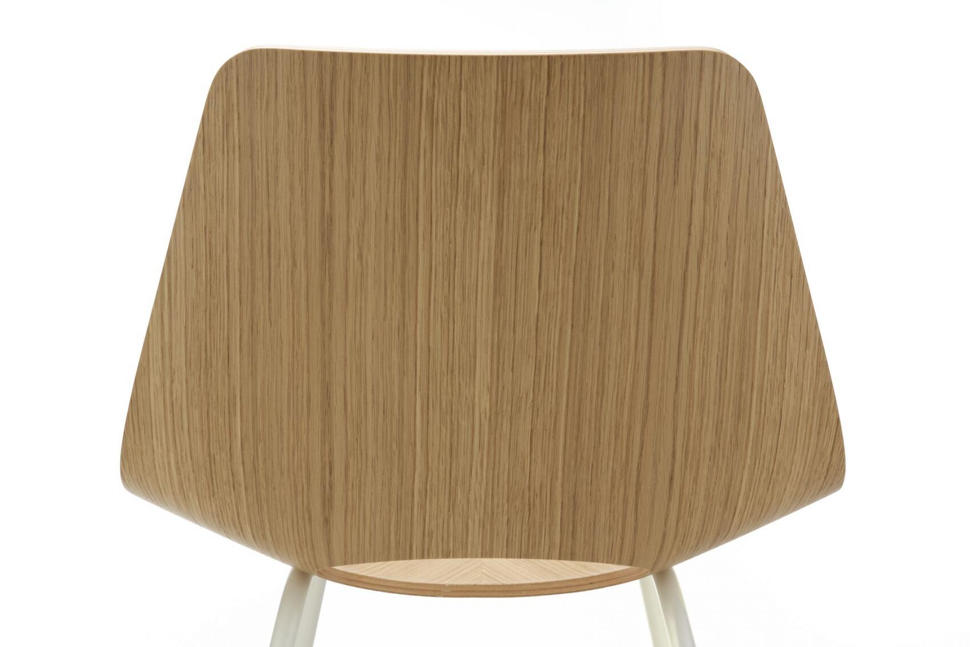 Rückansicht des S 661 Stahlrohrstuhls Thonet mit hellem Holzfurnier und weißen Stahlrohrbeinen.