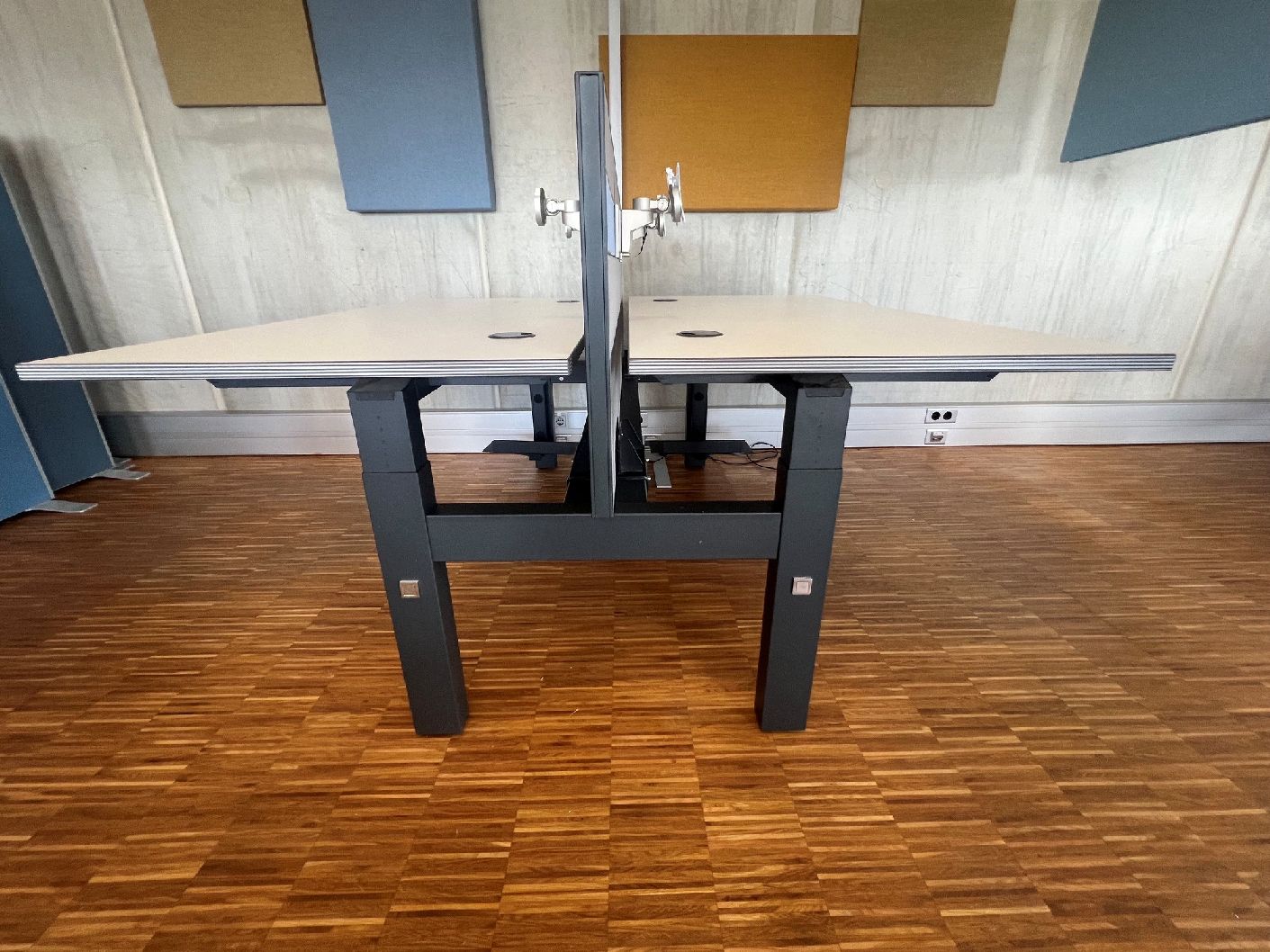 Palmberg dubbel werkstation, TENTOONSTELLING / GEBRUIKT MEUBILAIR