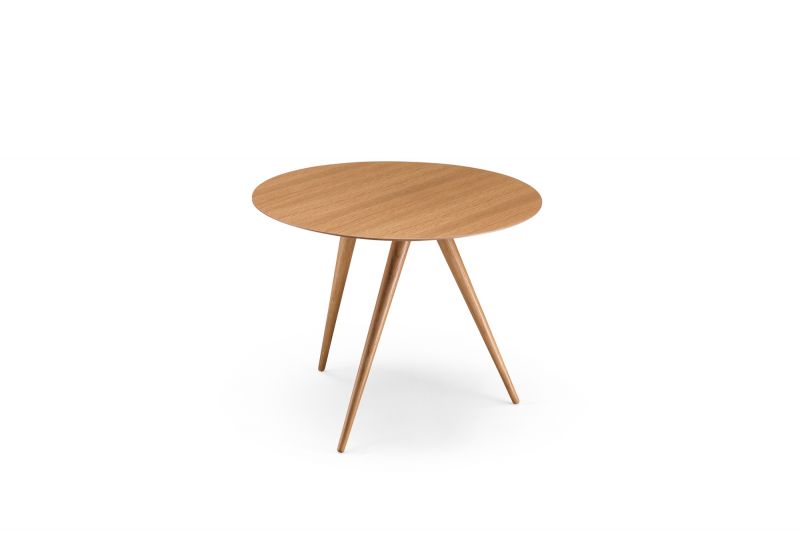 Turn high Beistelltisch Esche weiß von Maigrau, runder Holztisch mit drei Beinen, modernes Design.