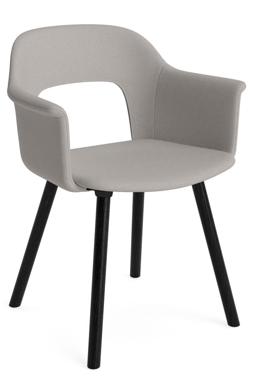 Layout Armchair 224 von Hay: Moderner Armlehnstuhl in Grau mit schwarzen Holzbeinen für Esszimmer und Wohnbereich.