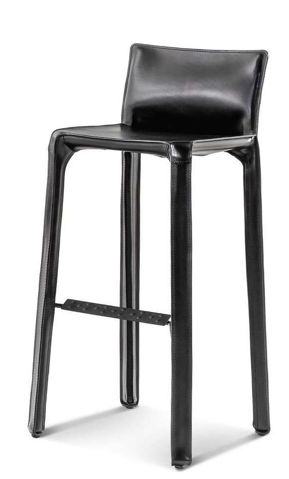 Schwarzer Cassina Cab Barhocker mit Lederbezug und Fußstütze, ideal für moderne Küchen.