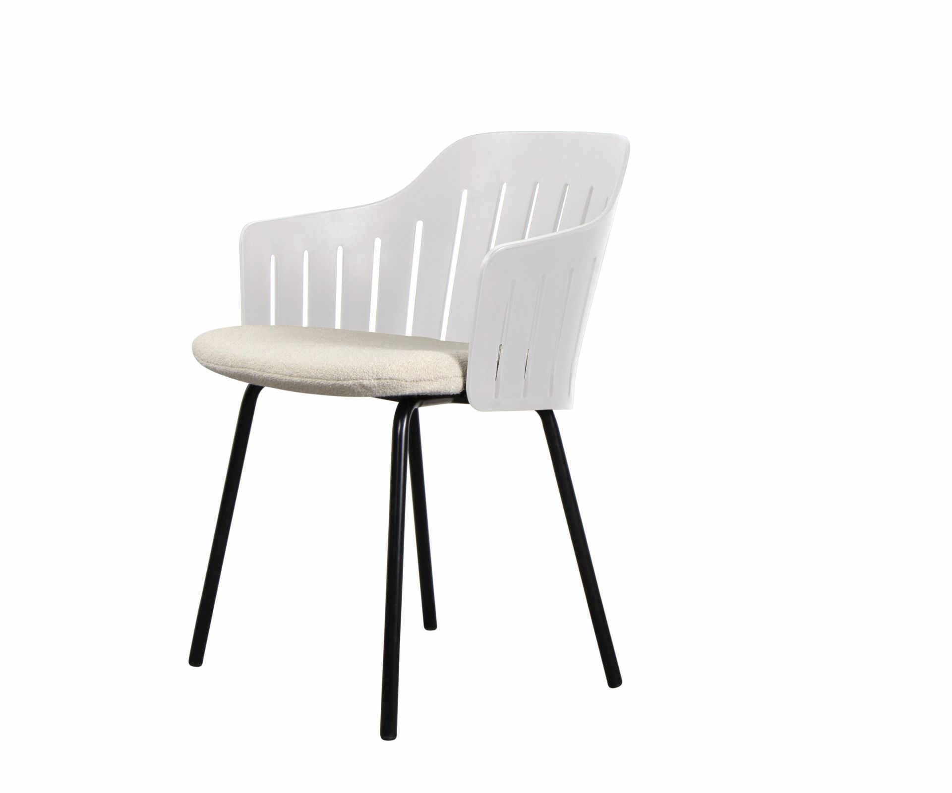 Moderner Outdoor Stuhl mit Choice Sitzkissen von Cane-Line in Taupe und schwarzem Gestell.
