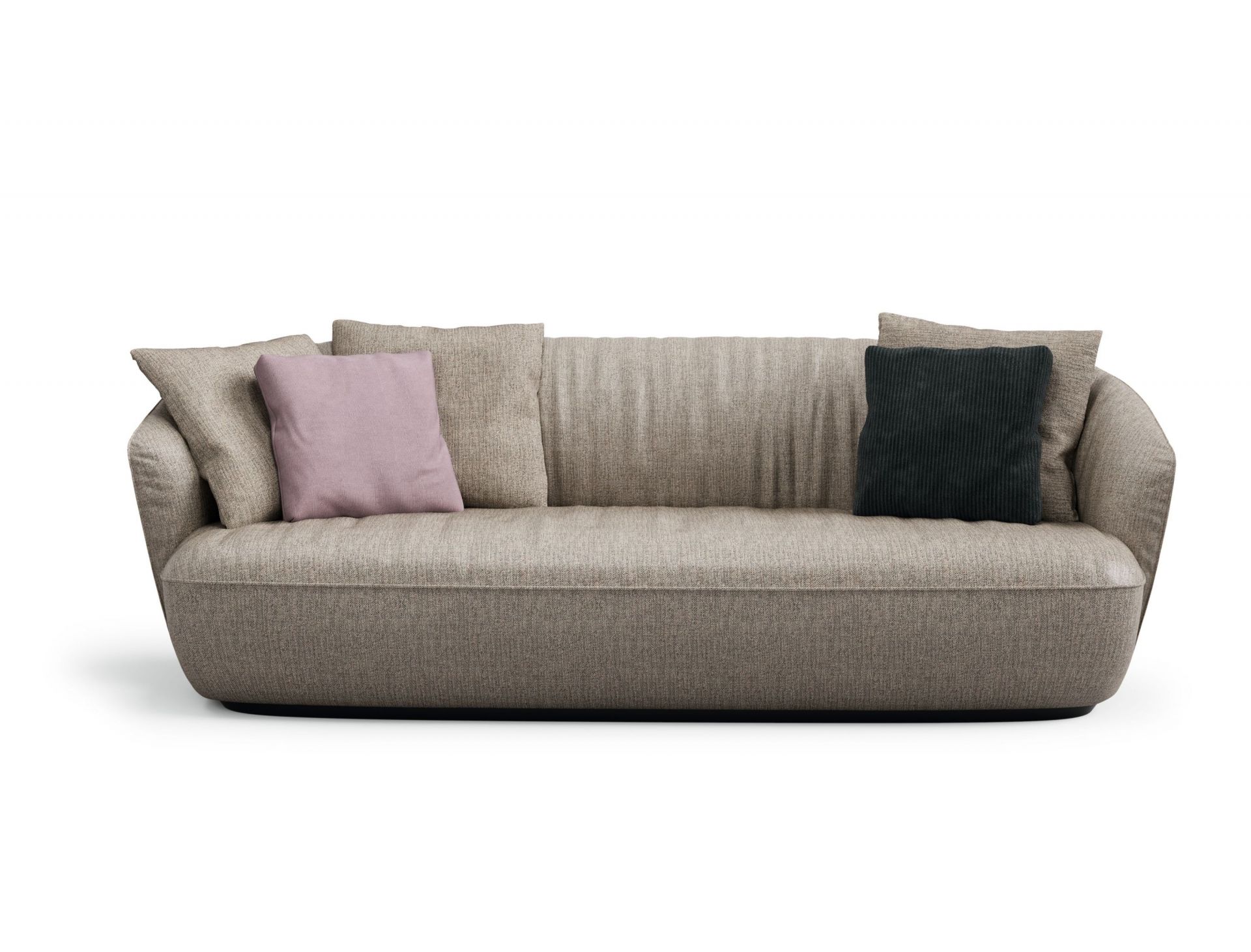 Ishino Sofa von Walter Knoll, modernes Design Sofa in Beige mit Zierkissen.