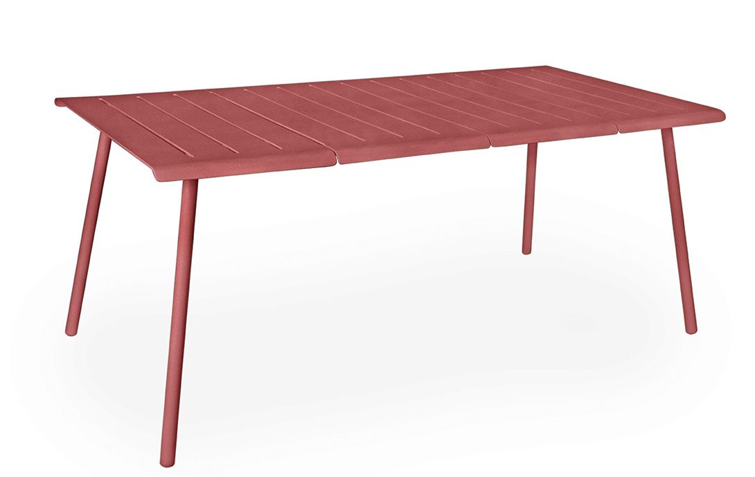 Vapio Tisch Outdoor von Weishäupl, roter Gartentisch mit geriffelter Tischplatte und vier Beinen.