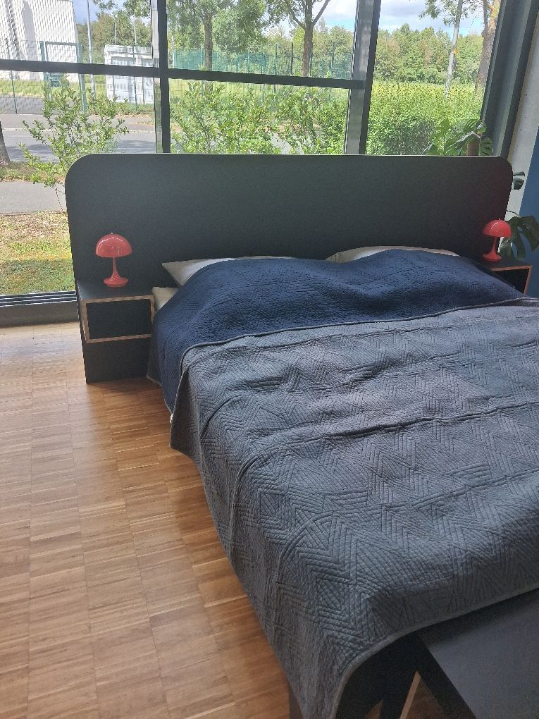 VALENTINA Bed 180x200 cm ZWART Het hele leven lang een decoratief object TENTOONSTELLINGSSTUK