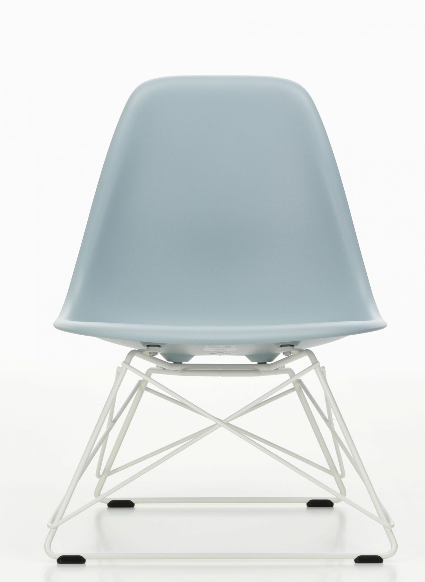 Vorderansicht des hellblauen Eames Plastic Side Chair LSR Stuhls von Vitra mit weißem Drahtgestell.