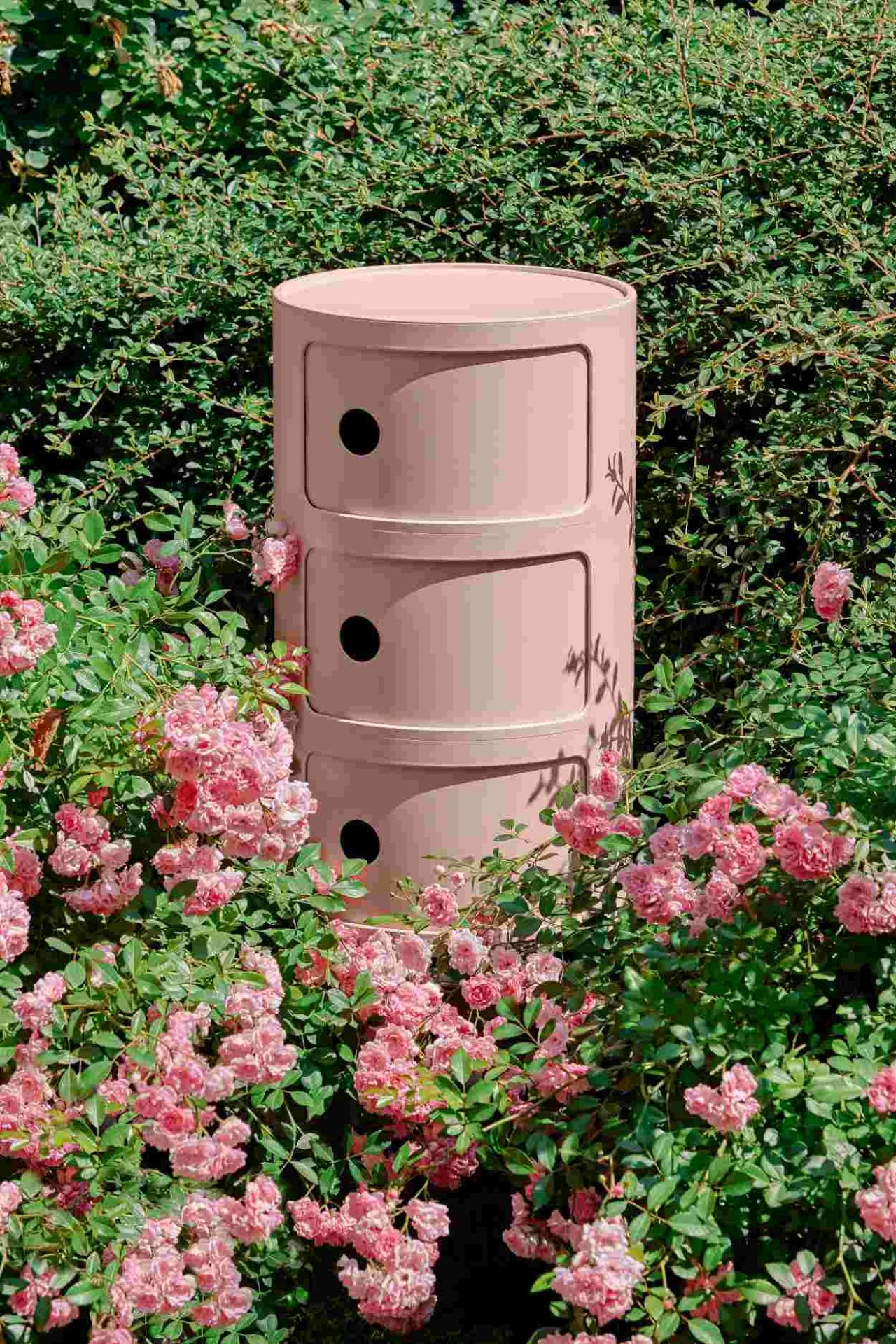 Componibili BIO 3er Element in Rosa, runder Kunststoff-Beistelltisch mit drei Fächern, modernes Design.