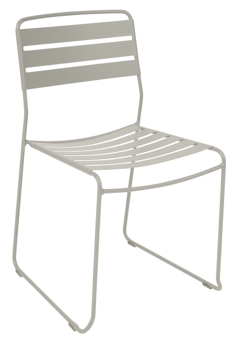 Fermob Surprising Chair Outdoor Stuhl, moderner Gartenstuhl aus Metall in Hellgrau, minimalistisches Design.