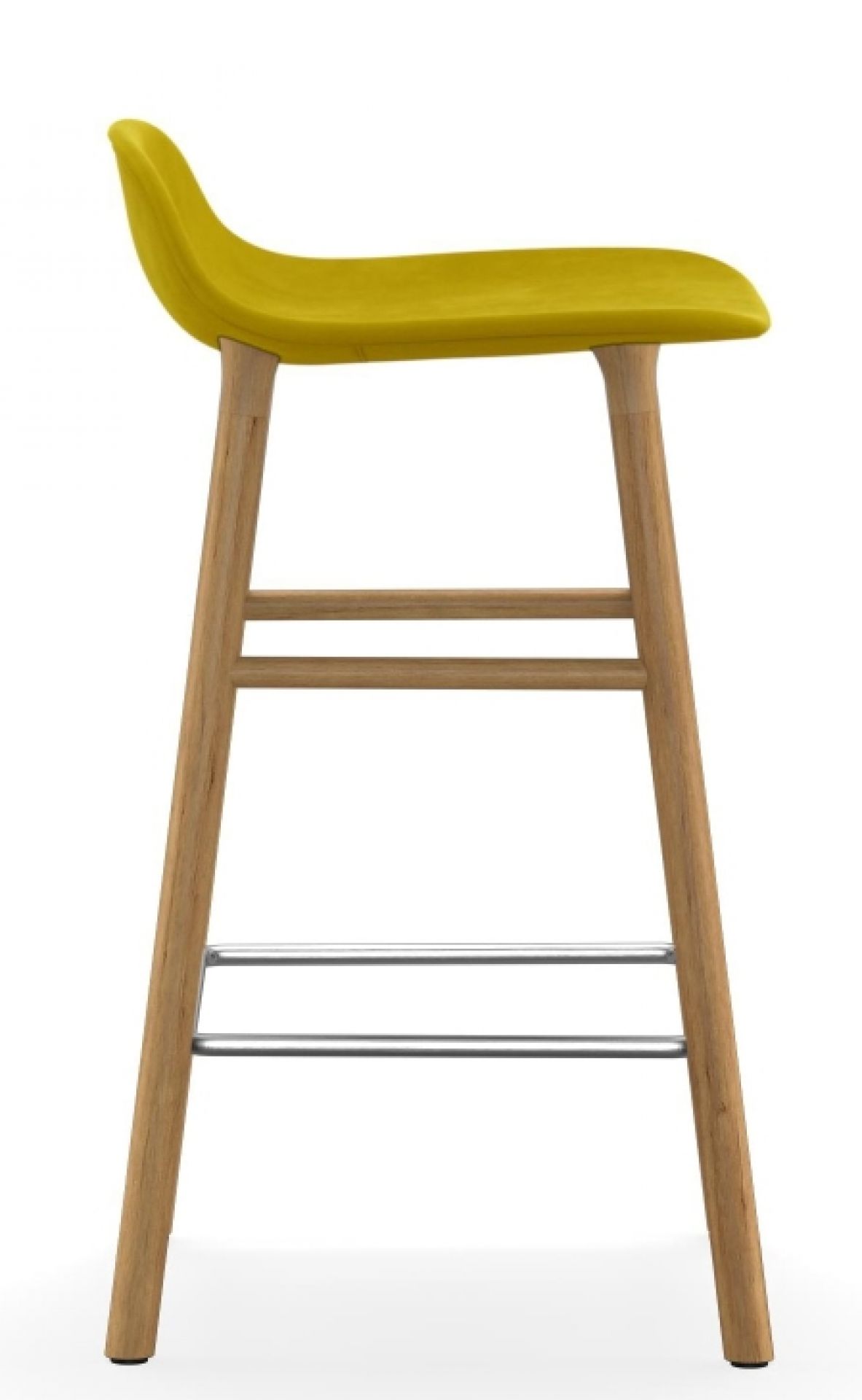 Gelber Form Barhocker von Normann Copenhagen, Hocker mit Holzbeinen und Fußstütze aus Metall, Seitenansicht.