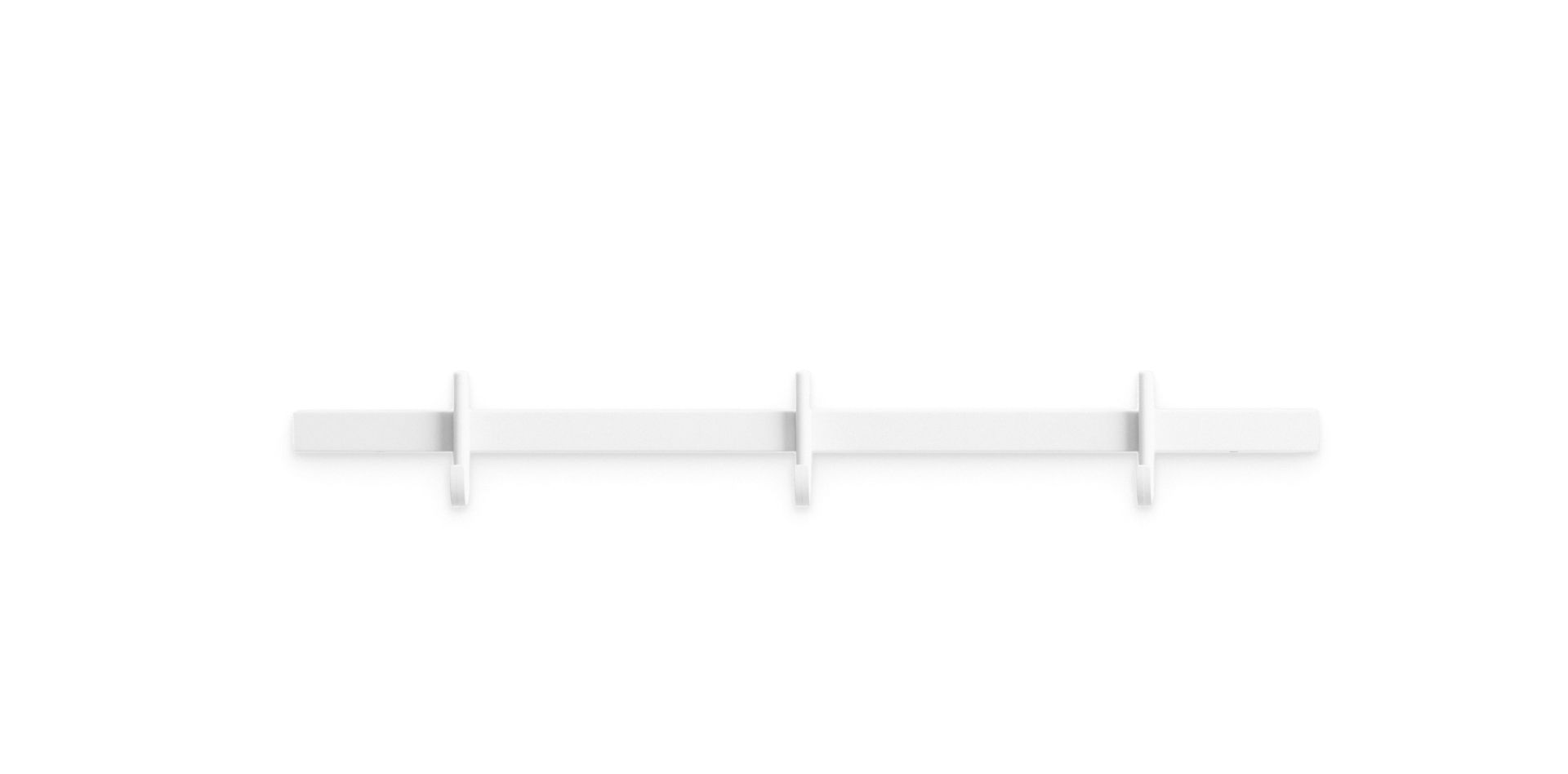 Weiße Relief Hakenleiste von String Furniture, 41cm breit, mit drei Haken. Garderobenlösung für Flur und Diele.